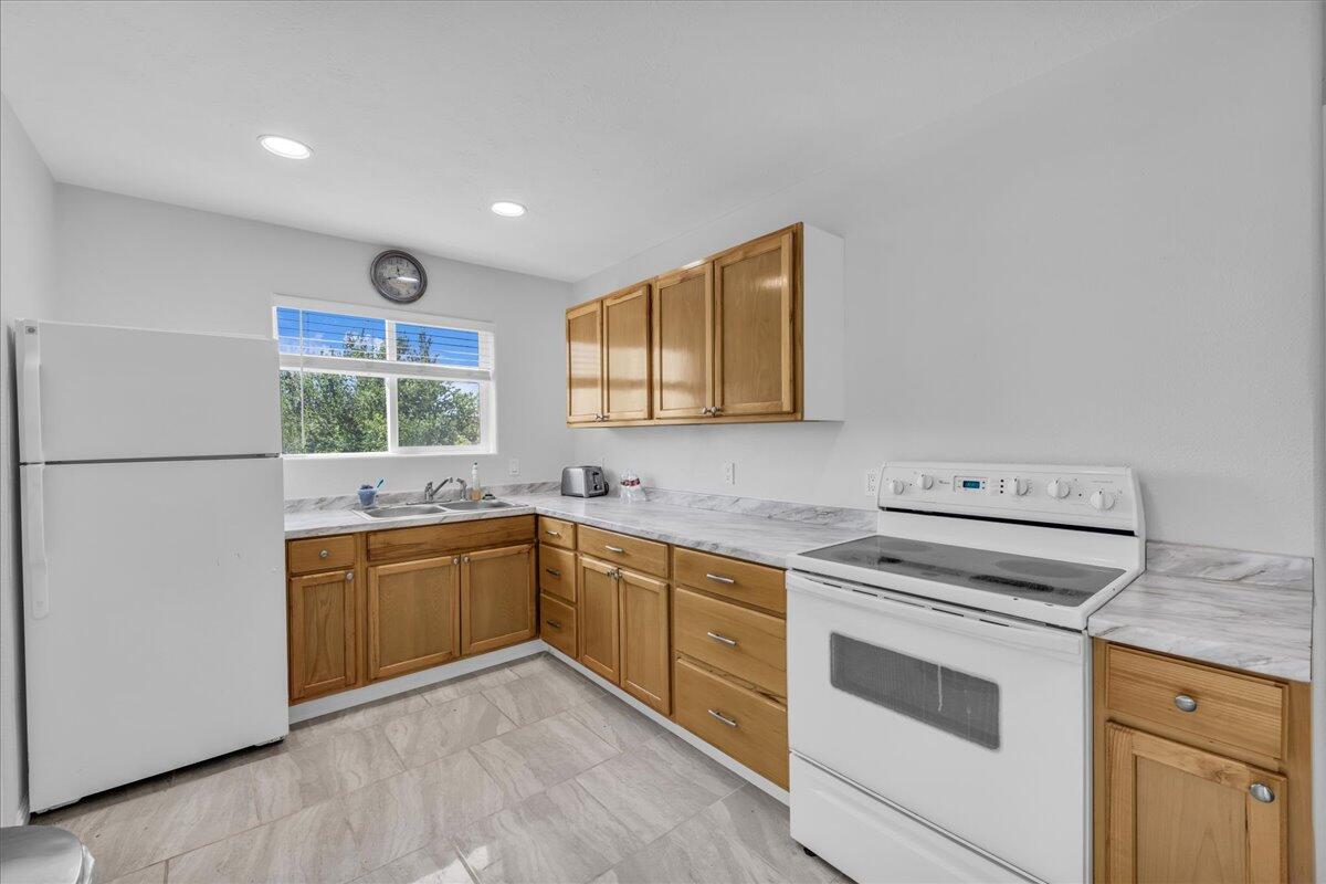 LEEDS TOWNSITE - Residential