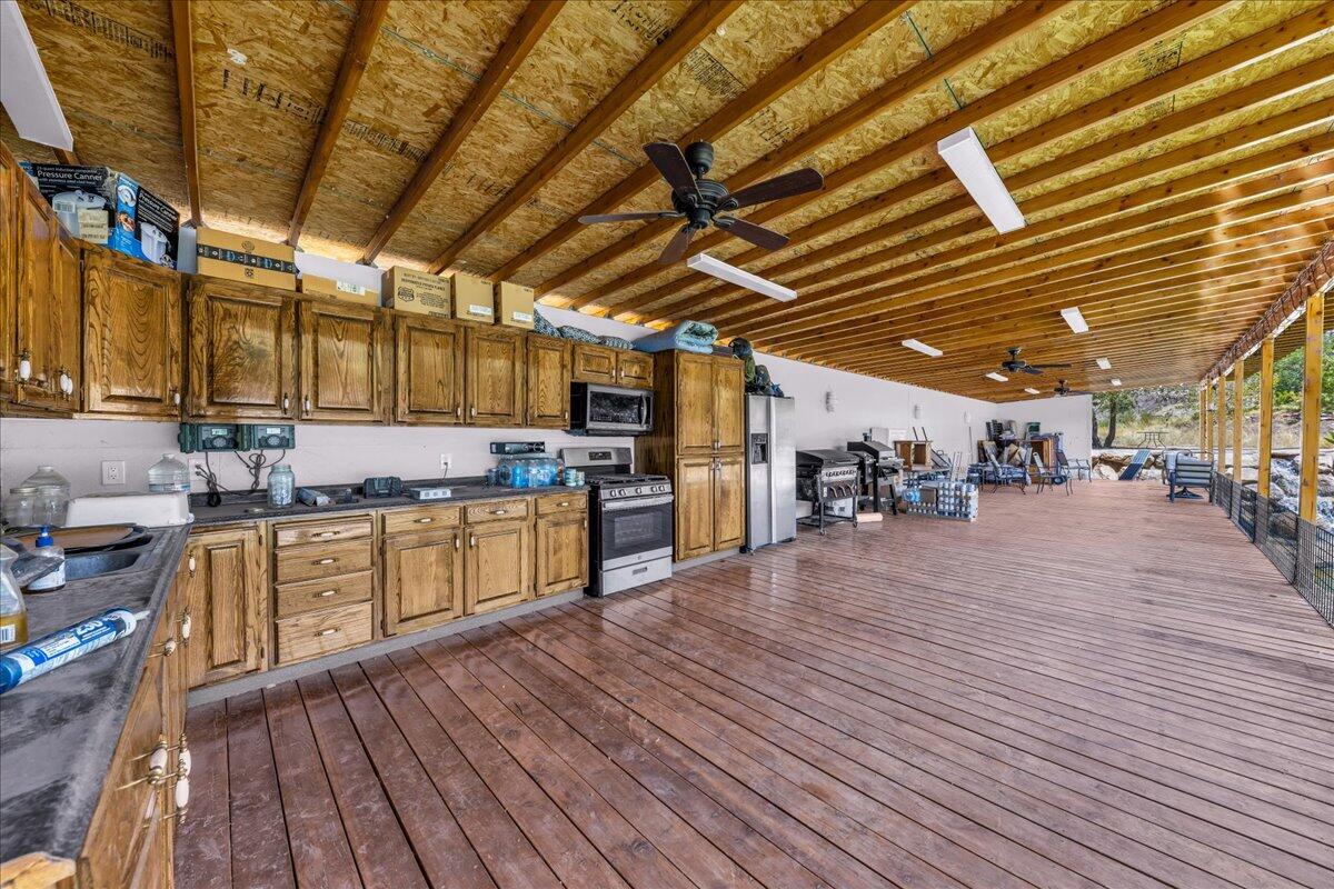 LEEDS TOWNSITE - Residential