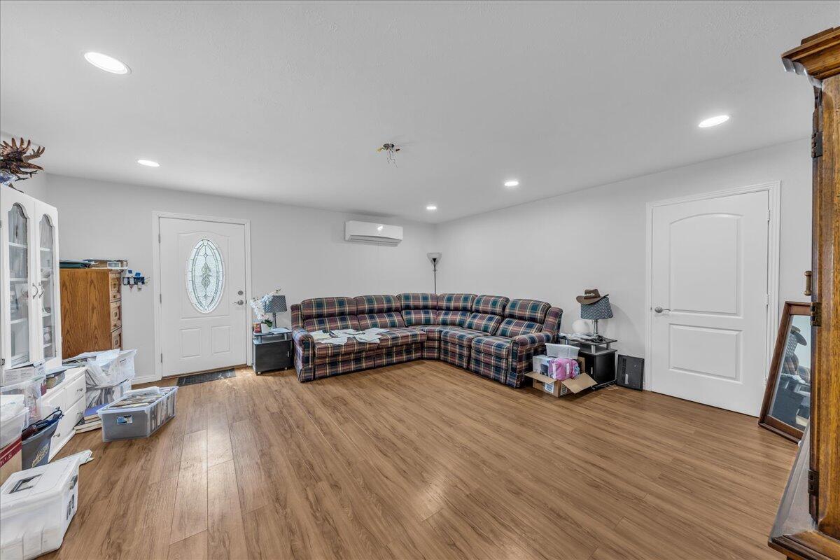 LEEDS TOWNSITE - Residential