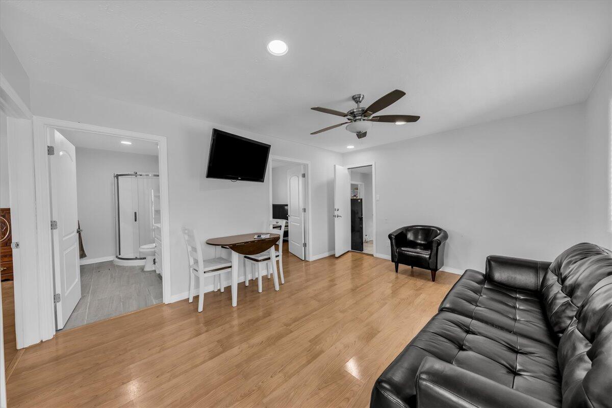 LEEDS TOWNSITE - Residential