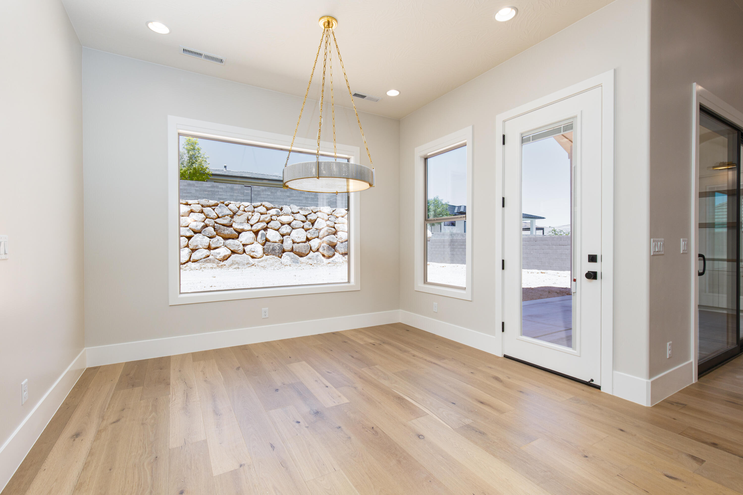 WASHINGTON VISTA - Residential