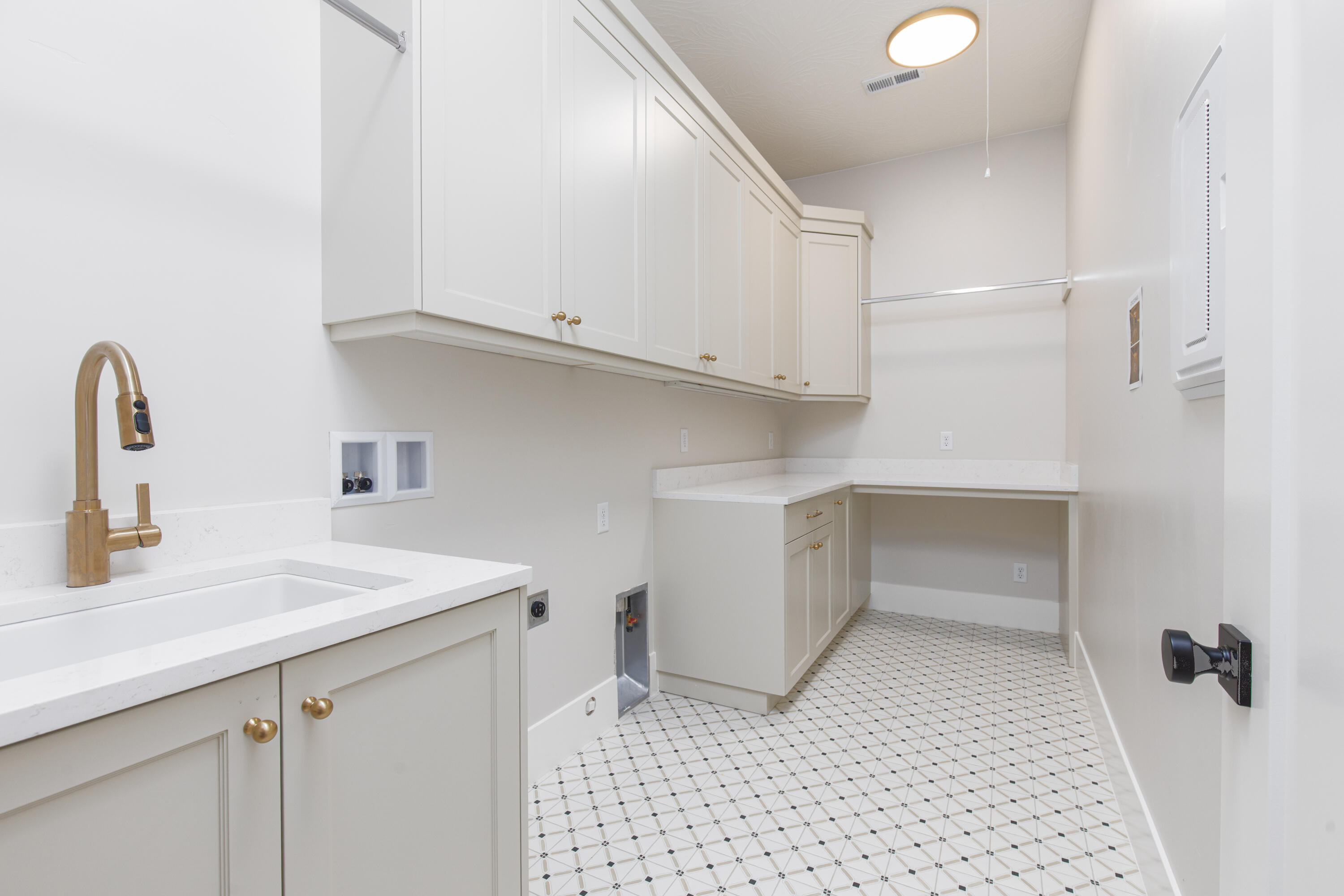 WASHINGTON VISTA - Residential