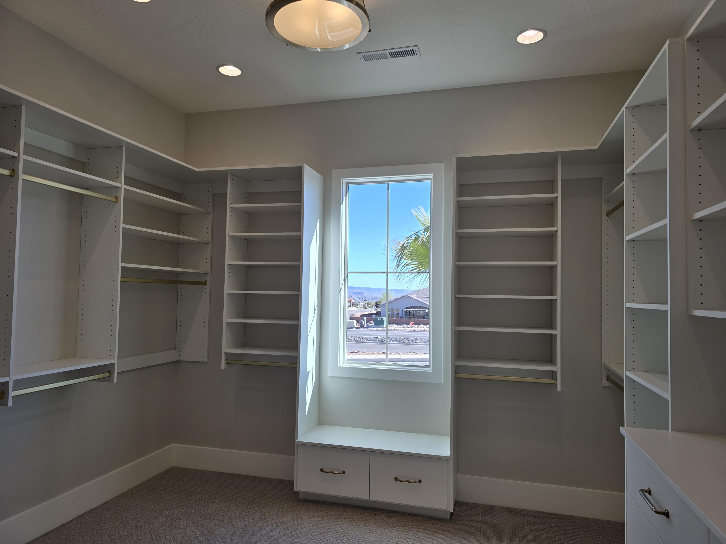 WASHINGTON VISTA - Residential