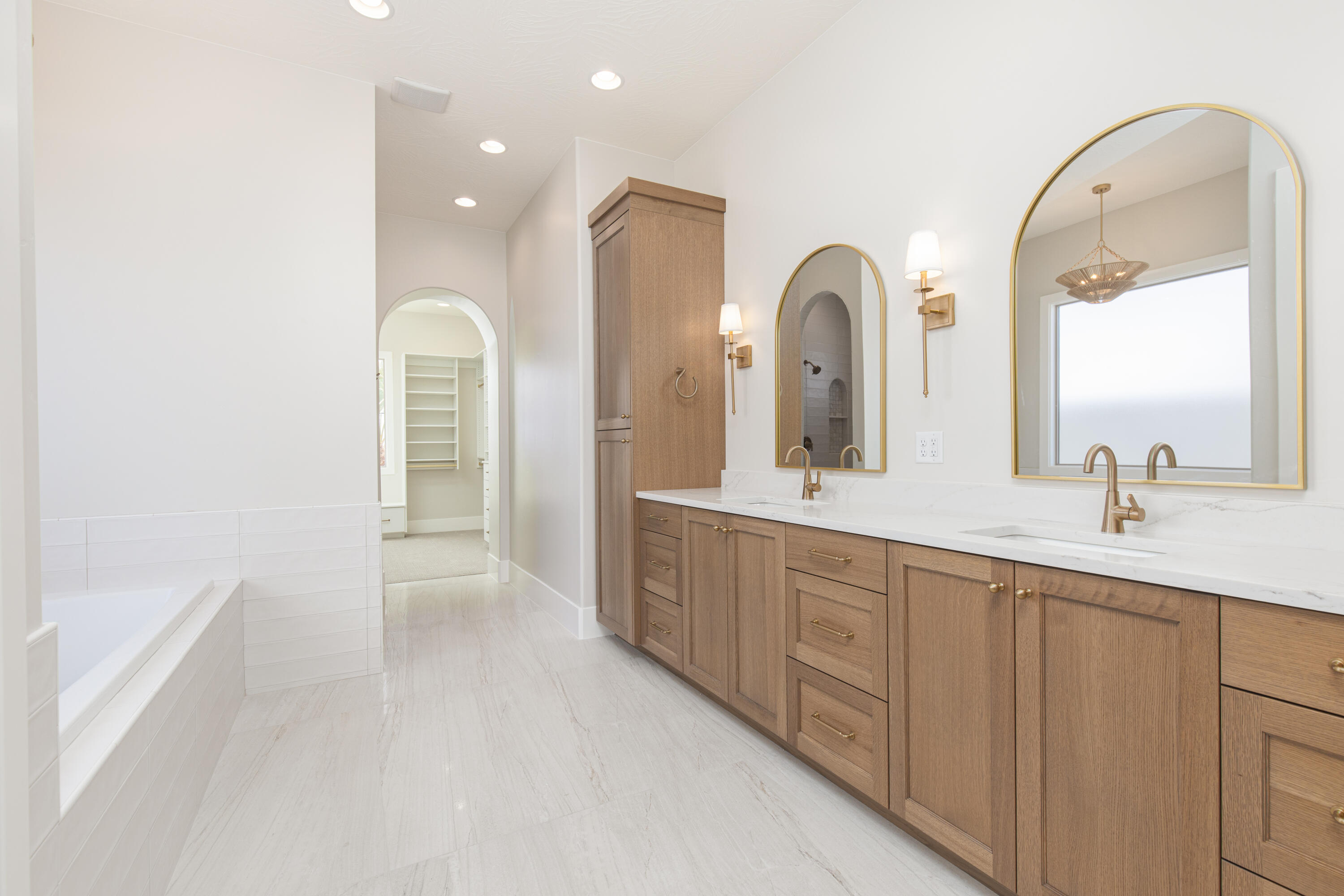 WASHINGTON VISTA - Residential