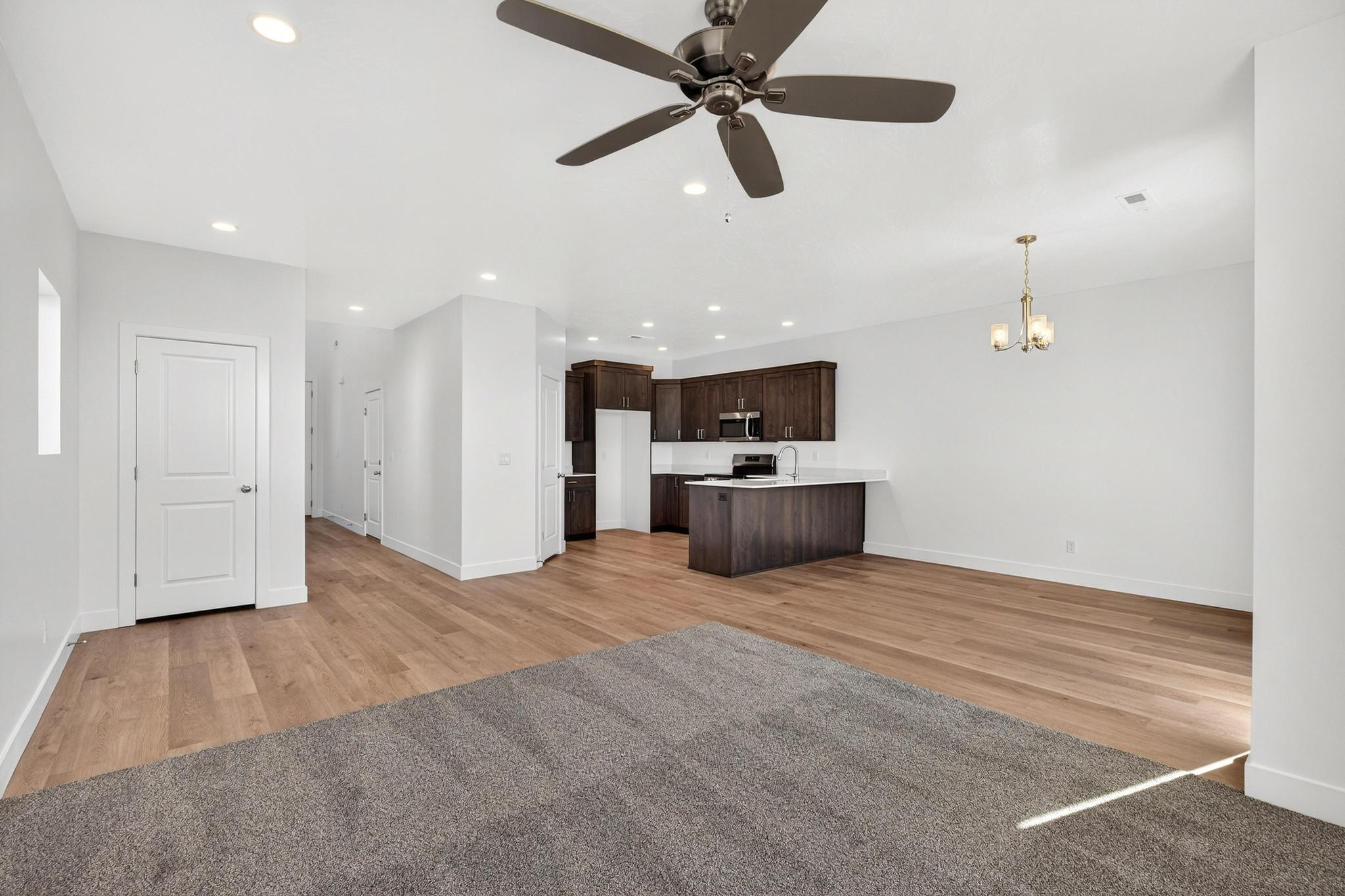 HURRICANE TOWNSITE - Residential Income