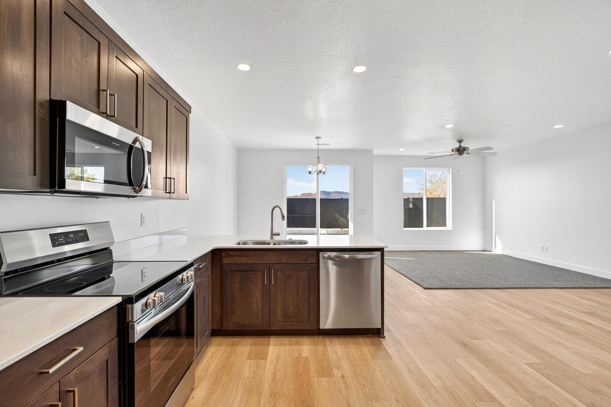 HURRICANE TOWNSITE - Residential Income