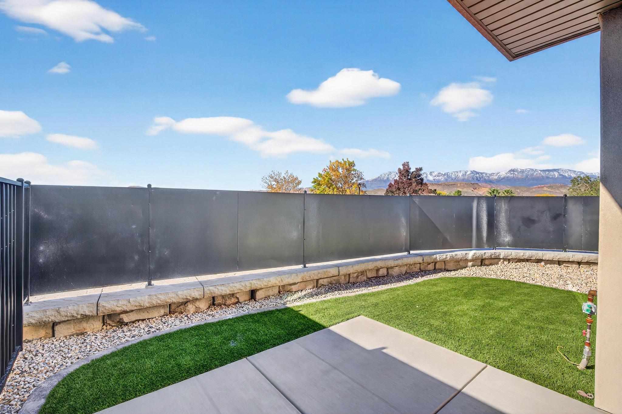 HURRICANE TOWNSITE - Residential Income