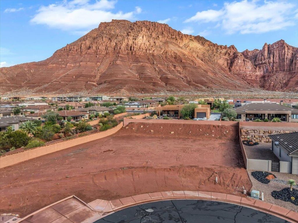 Photo of 437 E Ridgeview CIR, Ivins, UT 84738 (MLS # 25-266173)