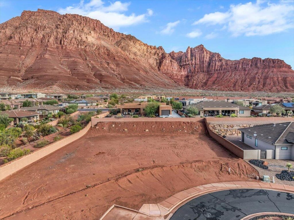 Photo of 437 E Ridgeview CIR, Ivins, UT 84738 (MLS # 25-266173)