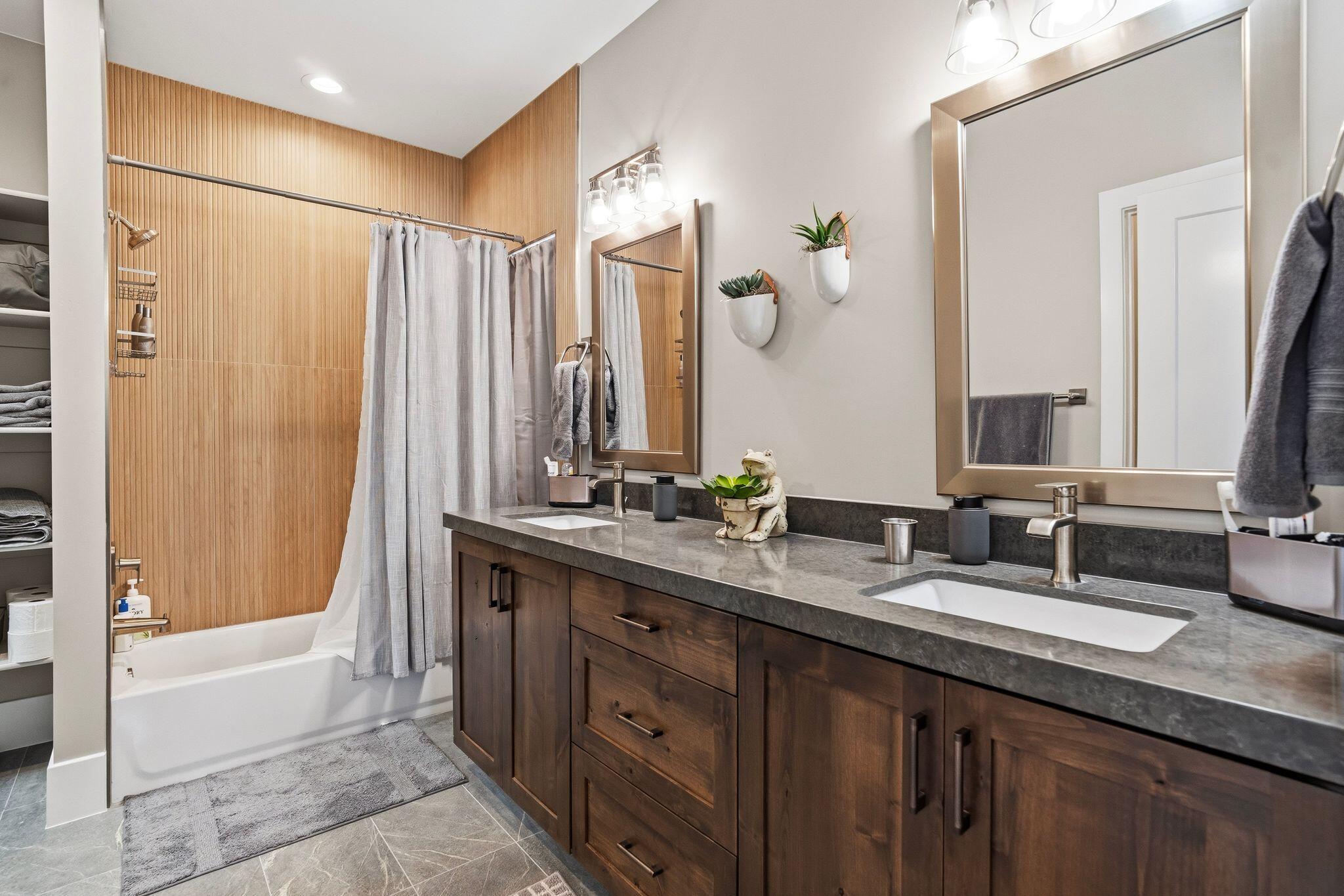 MOUNTAIN VIEW ESTATES - Residential