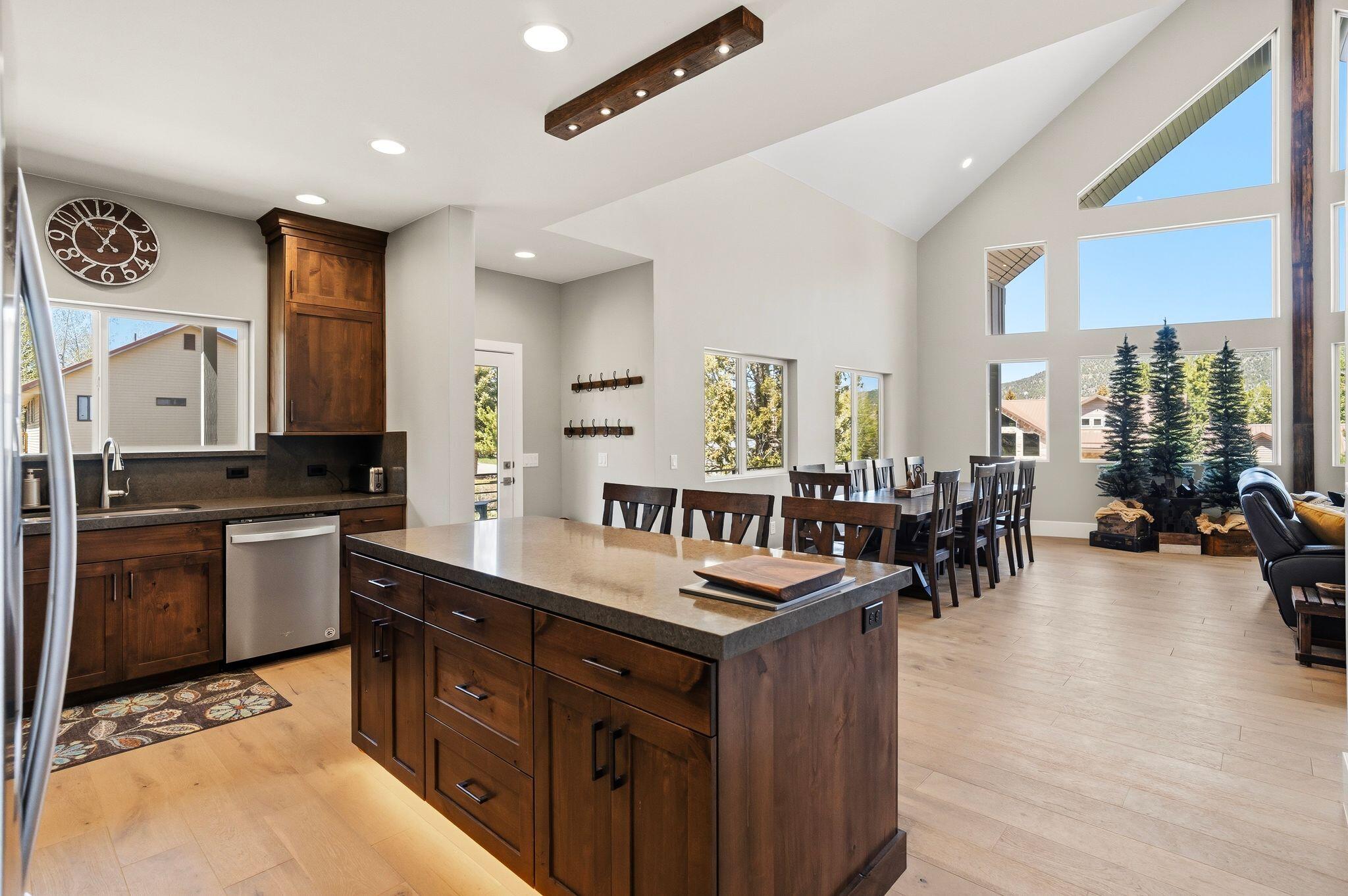 MOUNTAIN VIEW ESTATES - Residential
