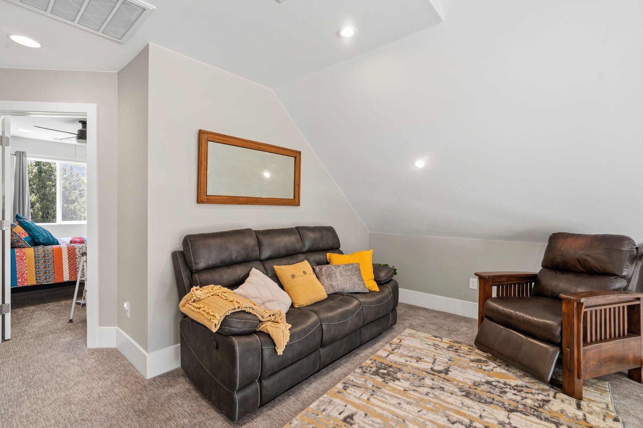 MOUNTAIN VIEW ESTATES - Residential