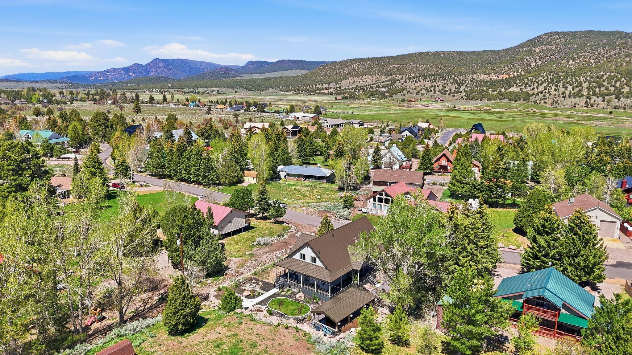 MOUNTAIN VIEW ESTATES - Residential