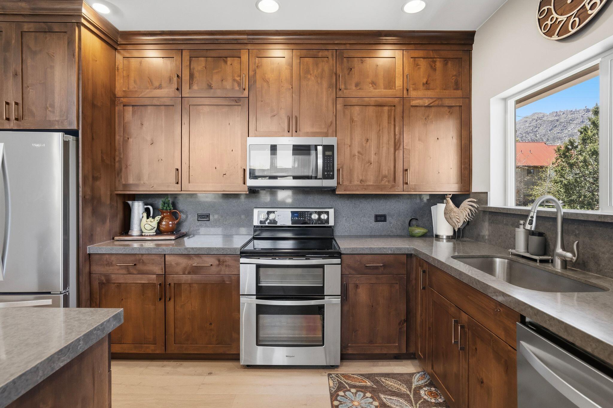 MOUNTAIN VIEW ESTATES - Residential