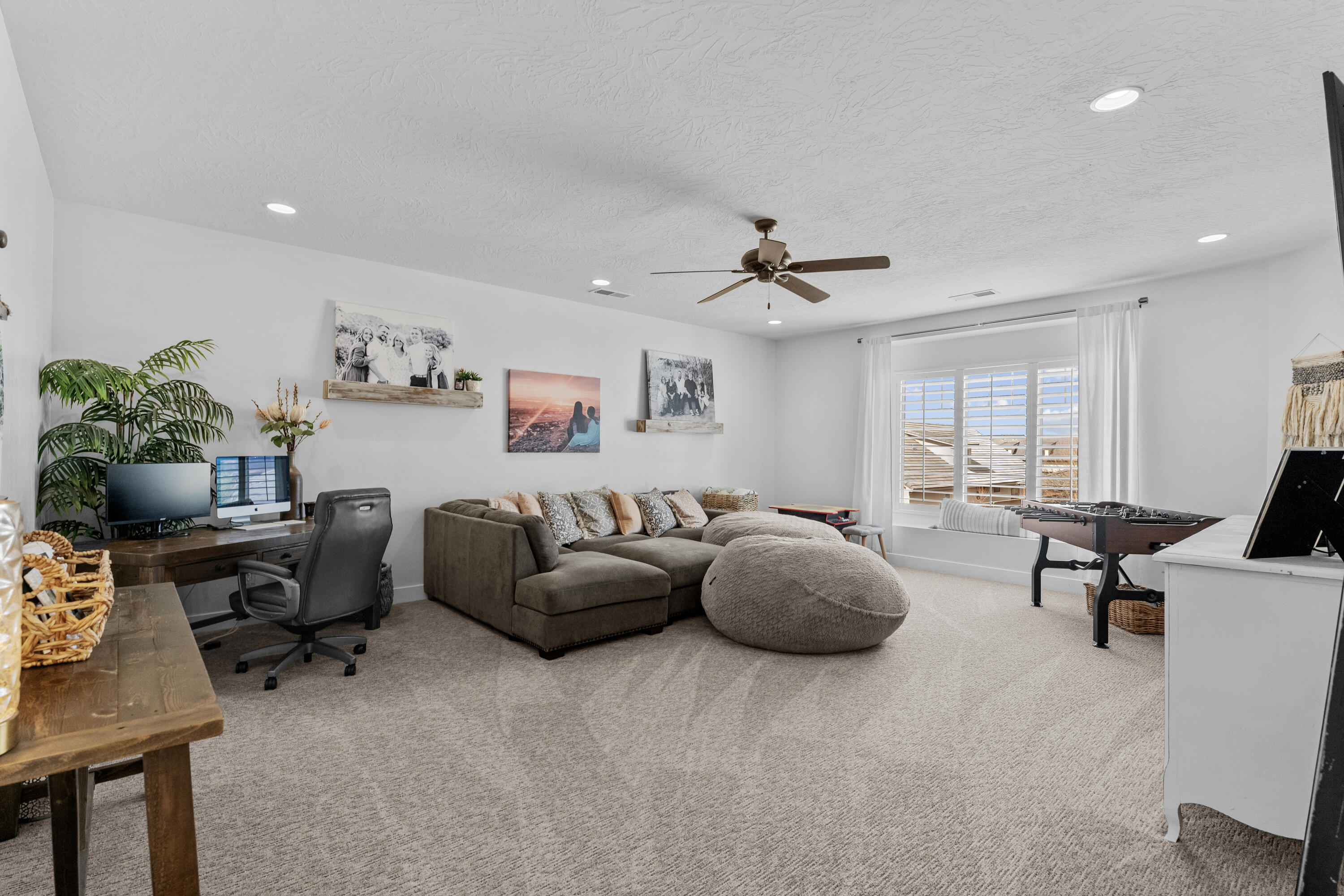 BRIDLE GATE ESTATES - Residential