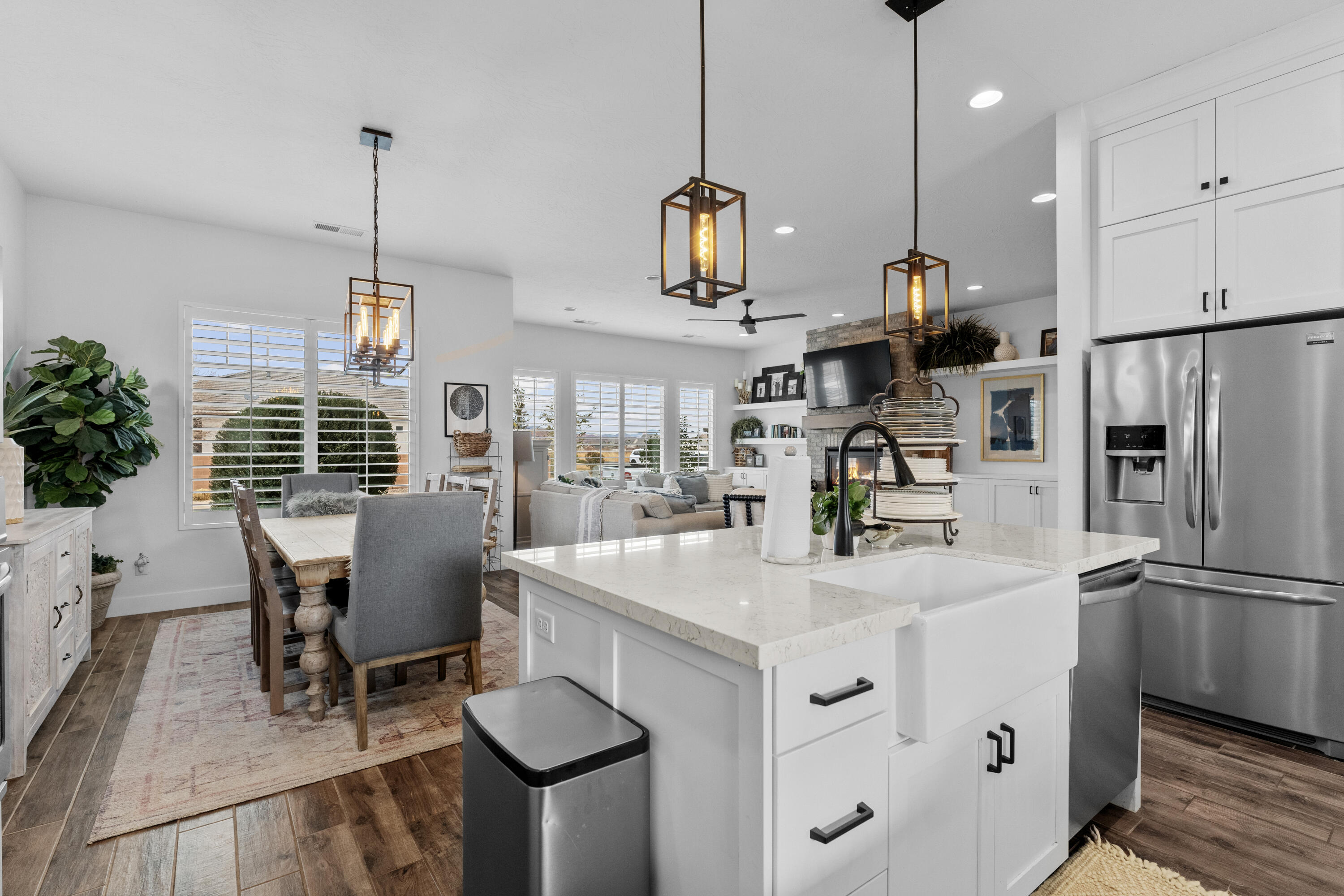 BRIDLE GATE ESTATES - Residential