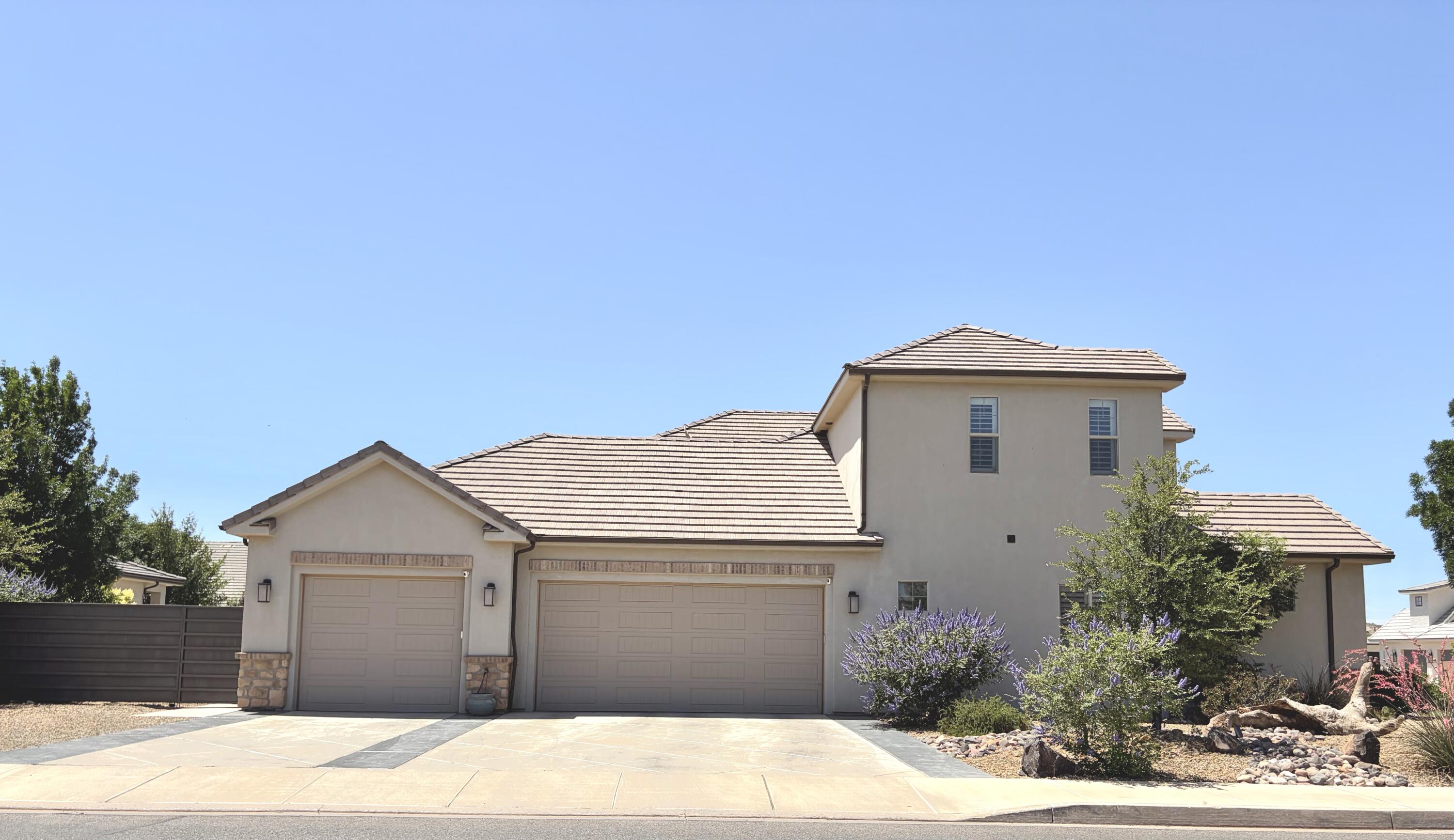 BRIDLE GATE ESTATES - Residential