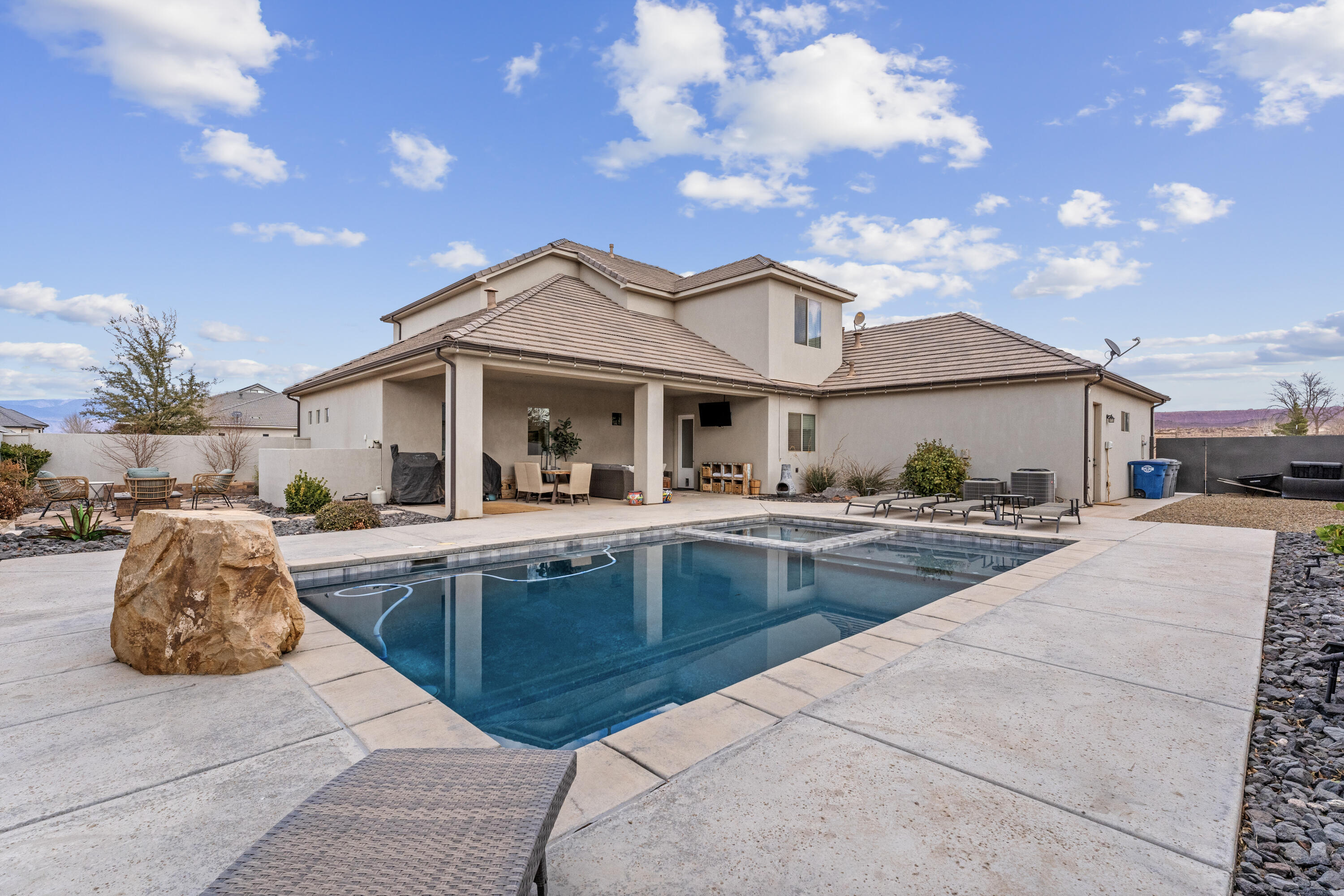 BRIDLE GATE ESTATES - Residential