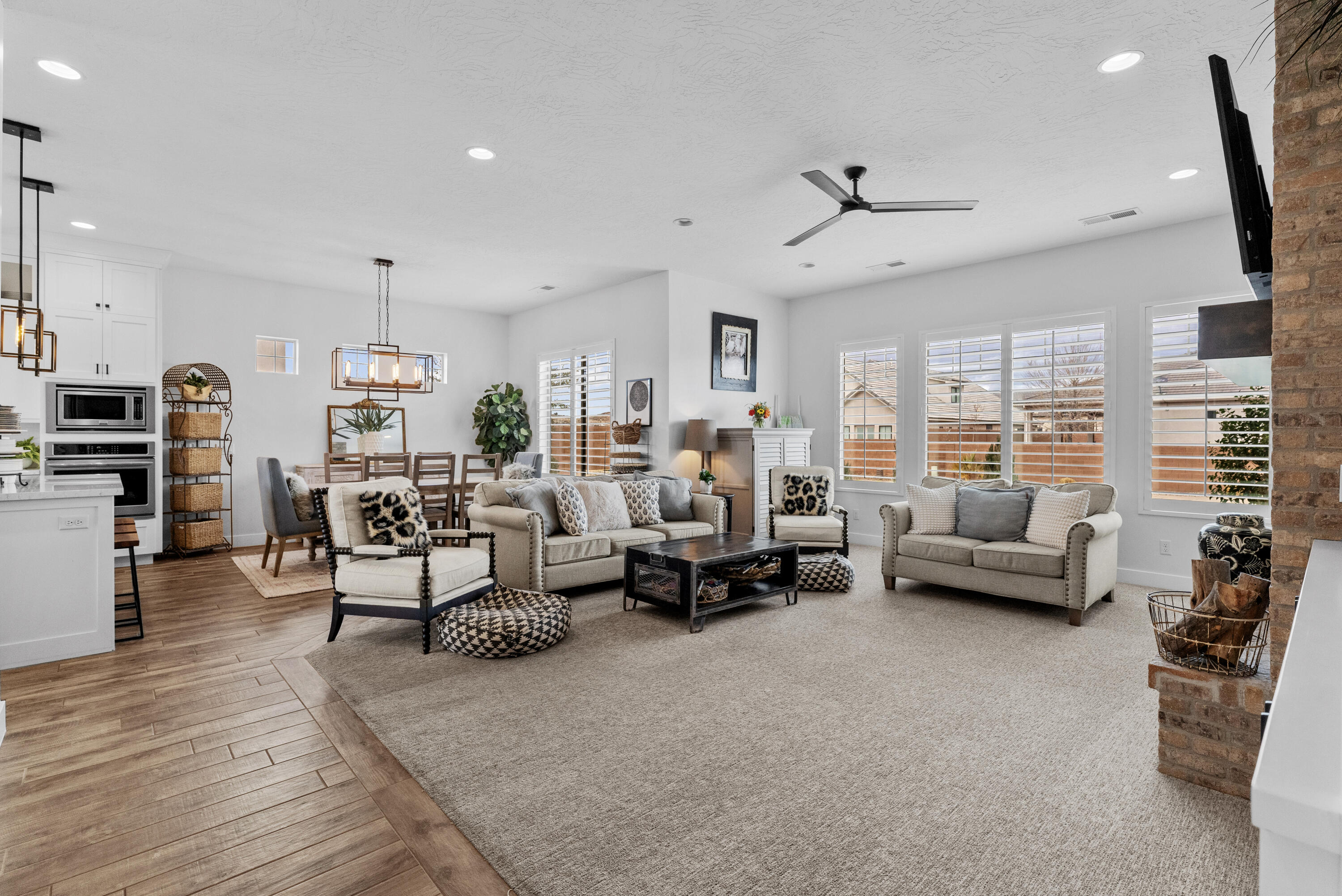 BRIDLE GATE ESTATES - Residential