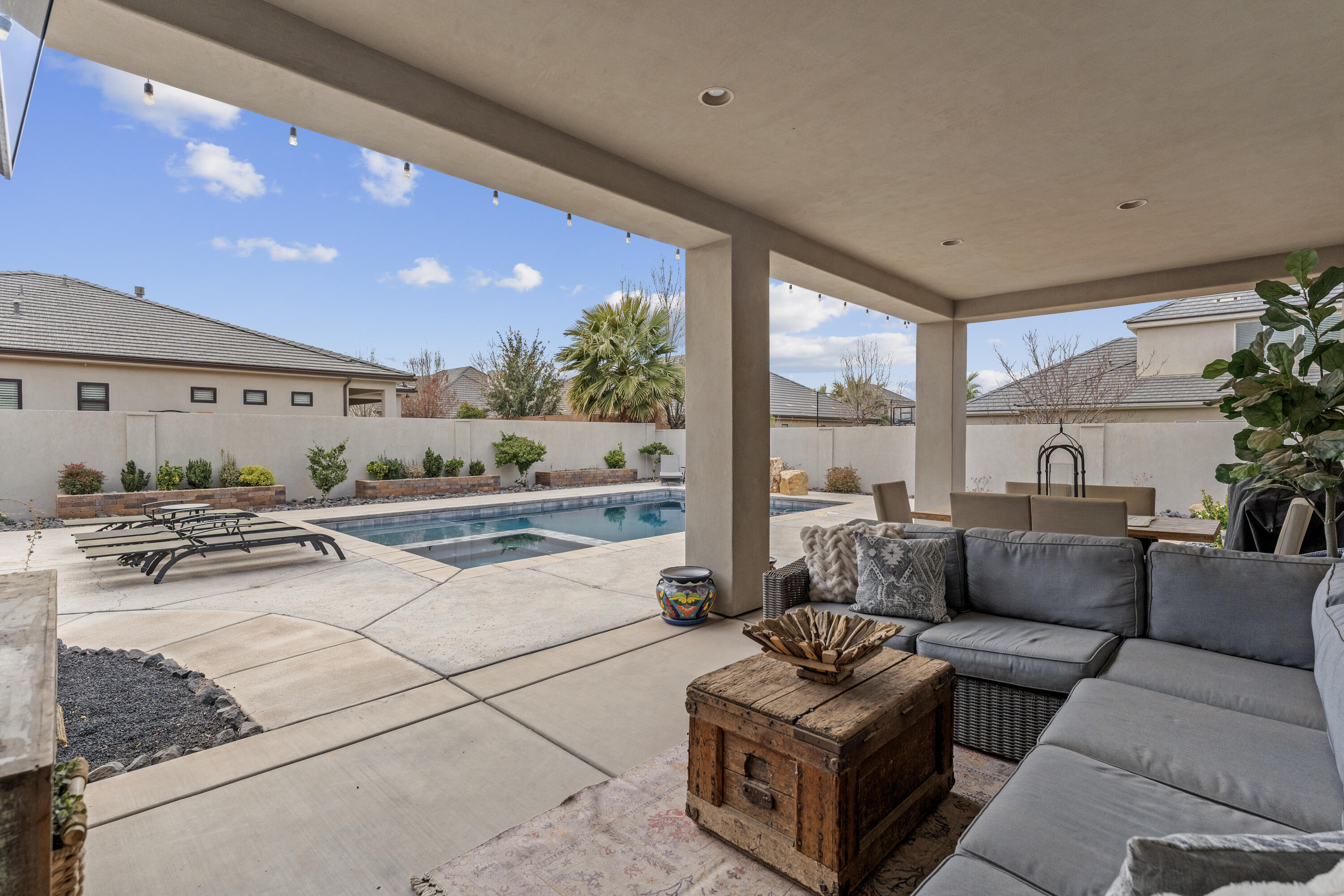 BRIDLE GATE ESTATES - Residential