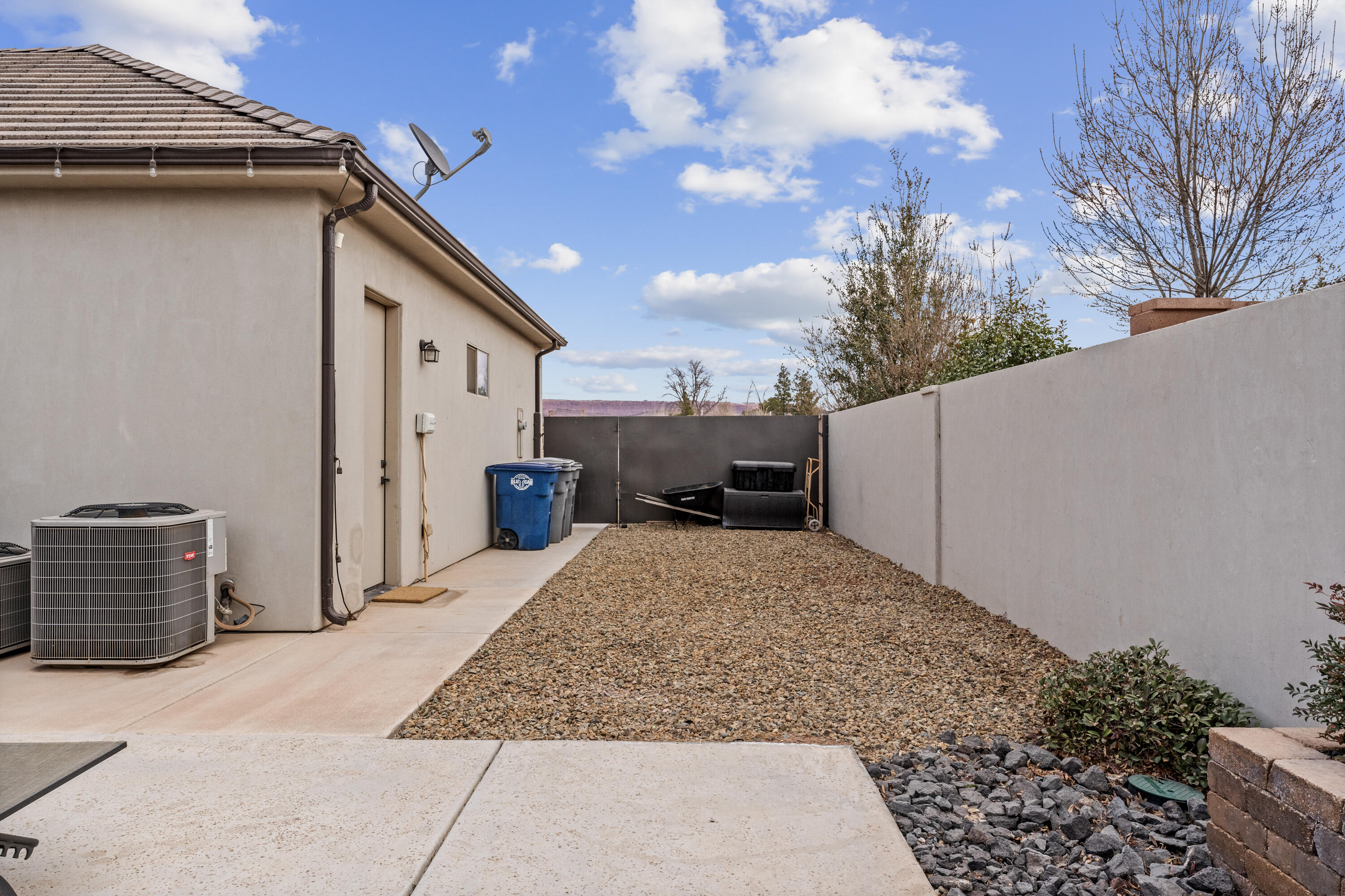 BRIDLE GATE ESTATES - Residential