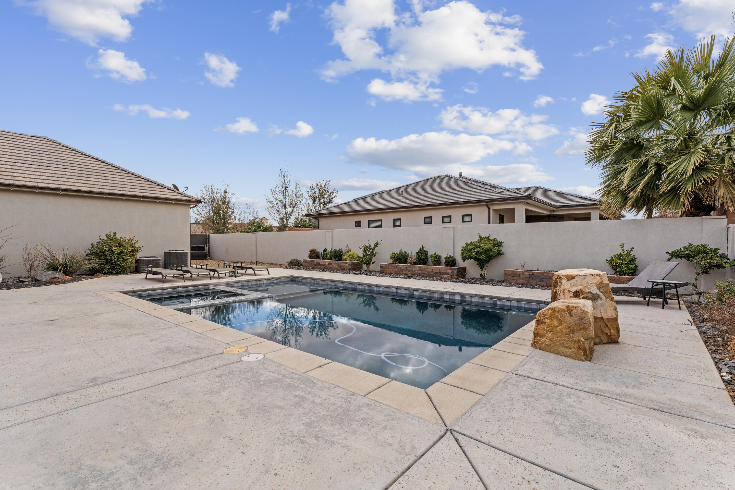 BRIDLE GATE ESTATES - Residential
