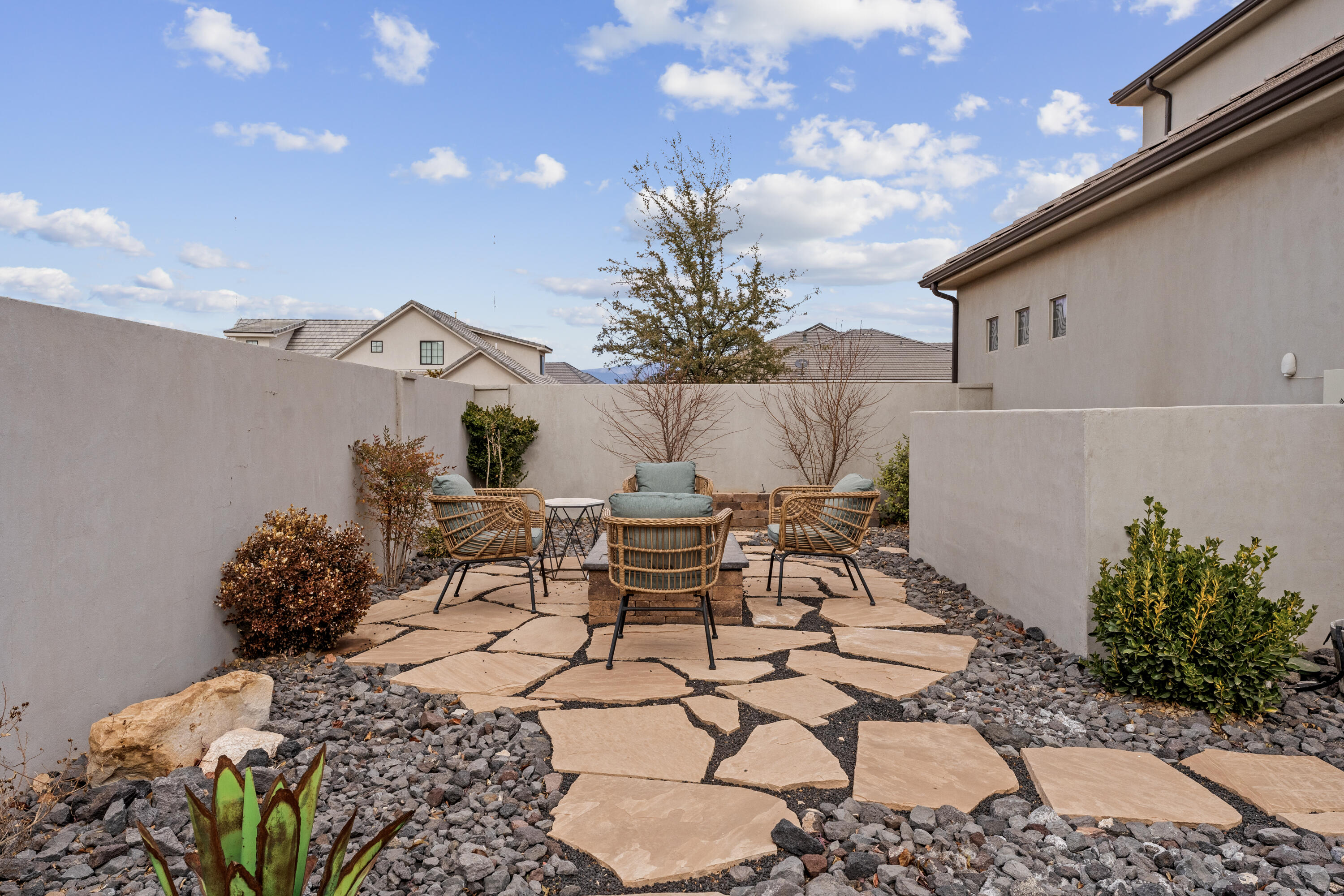 BRIDLE GATE ESTATES - Residential