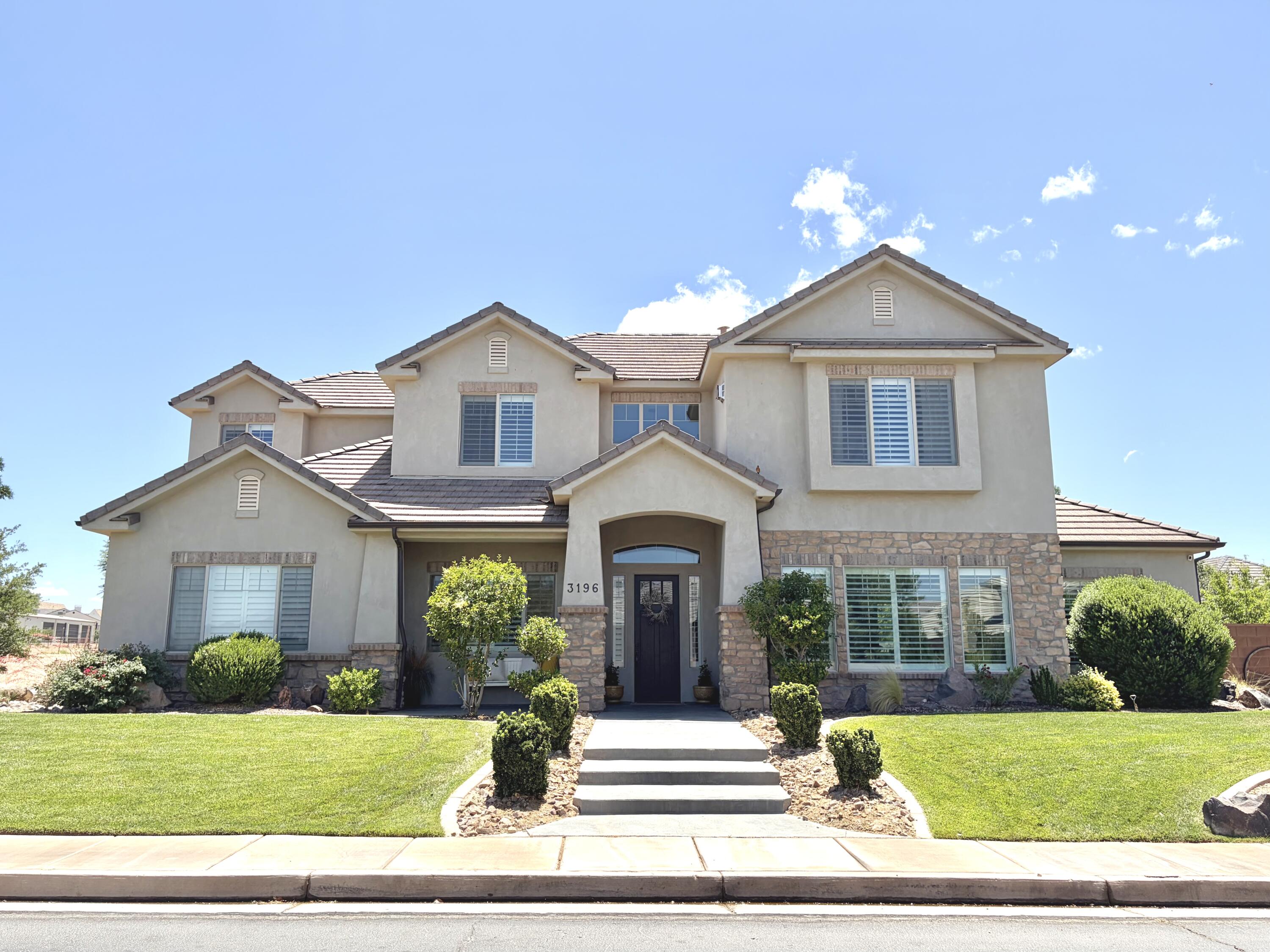 BRIDLE GATE ESTATES - Residential