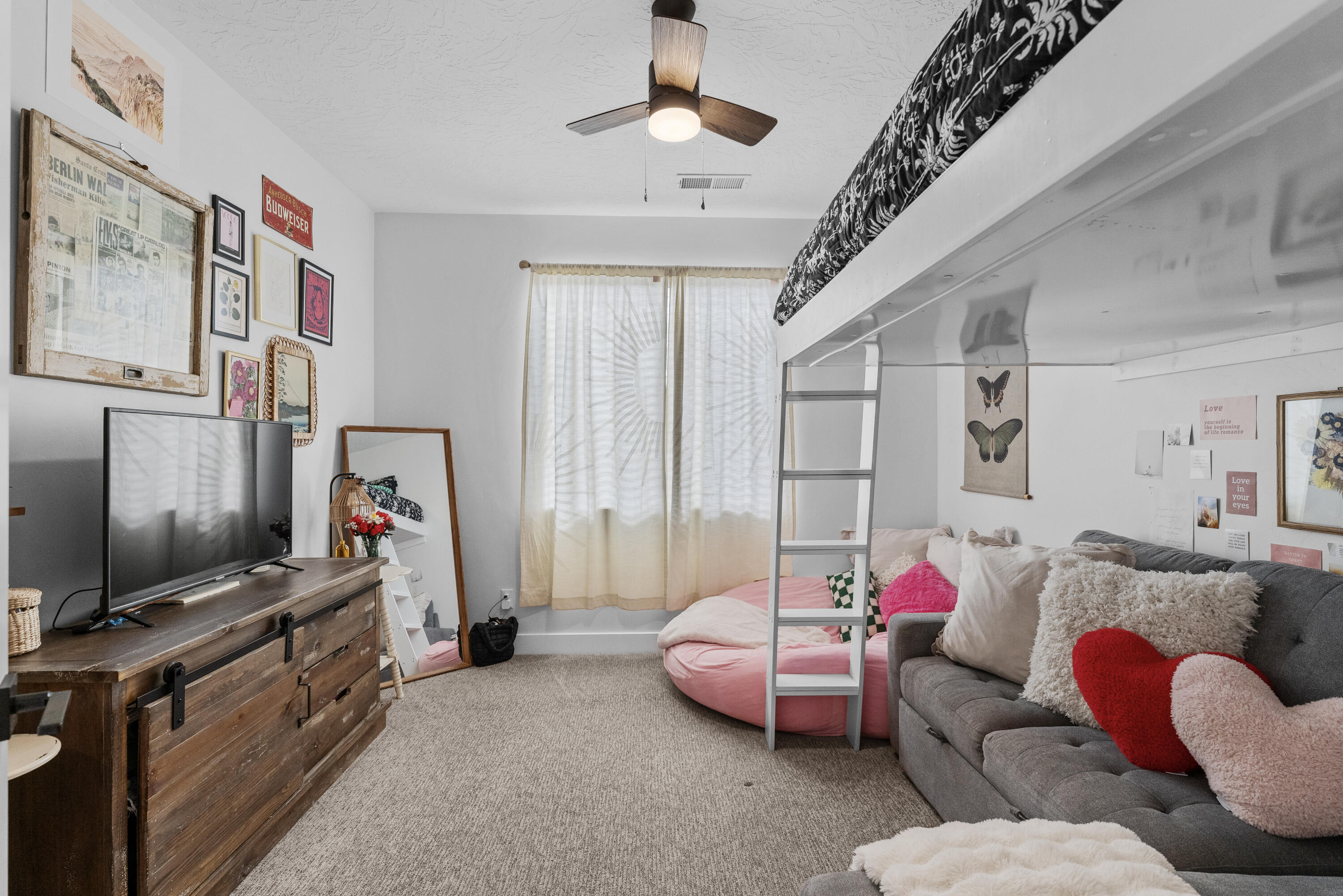 BRIDLE GATE ESTATES - Residential