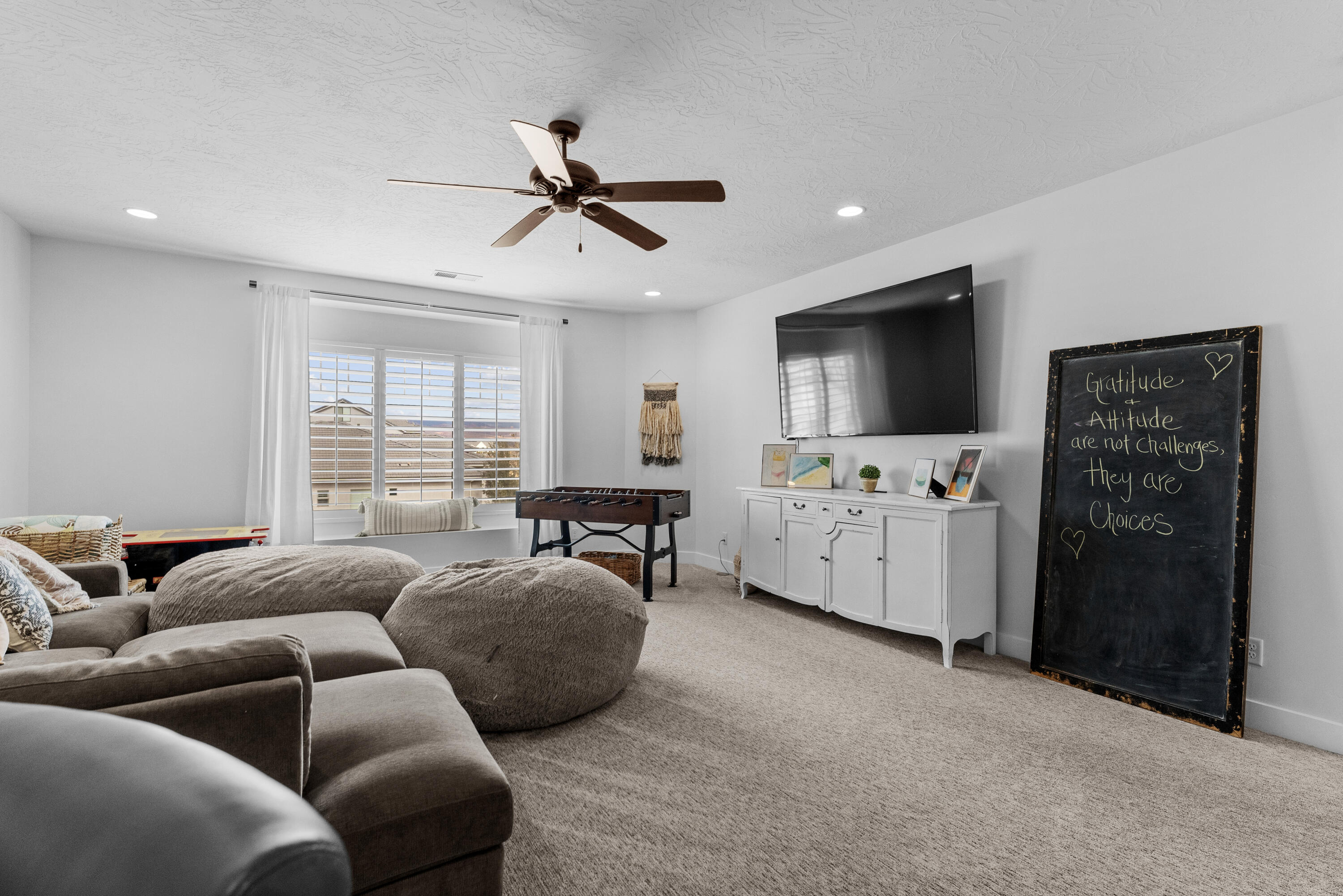 BRIDLE GATE ESTATES - Residential