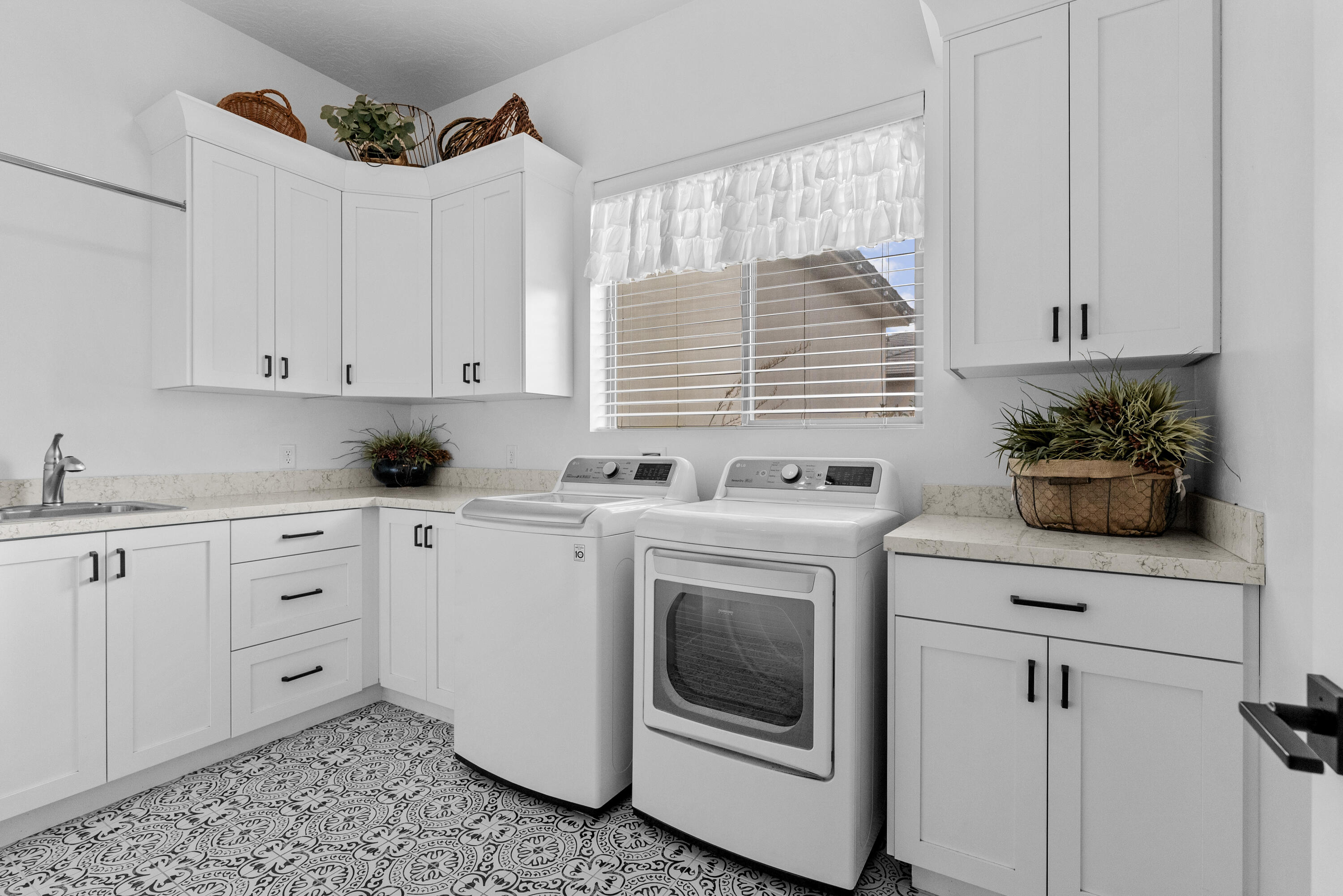 BRIDLE GATE ESTATES - Residential