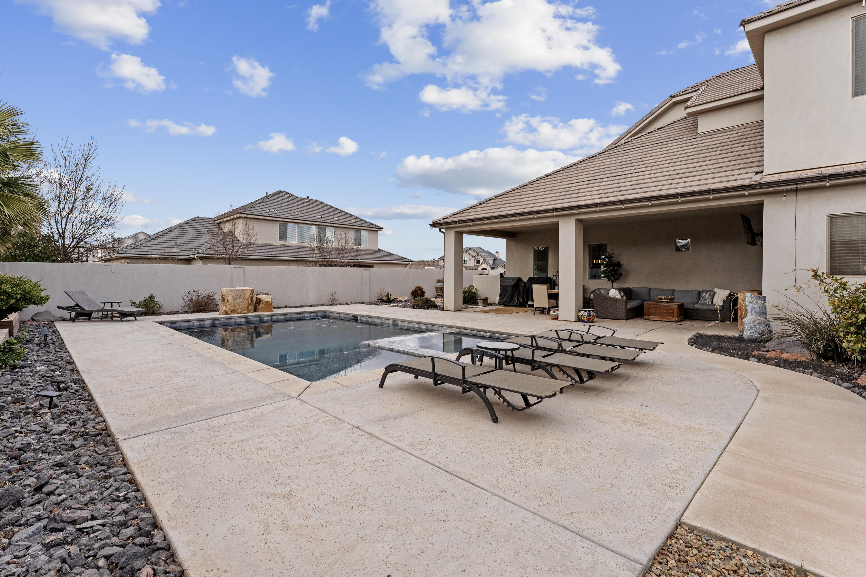 BRIDLE GATE ESTATES - Residential