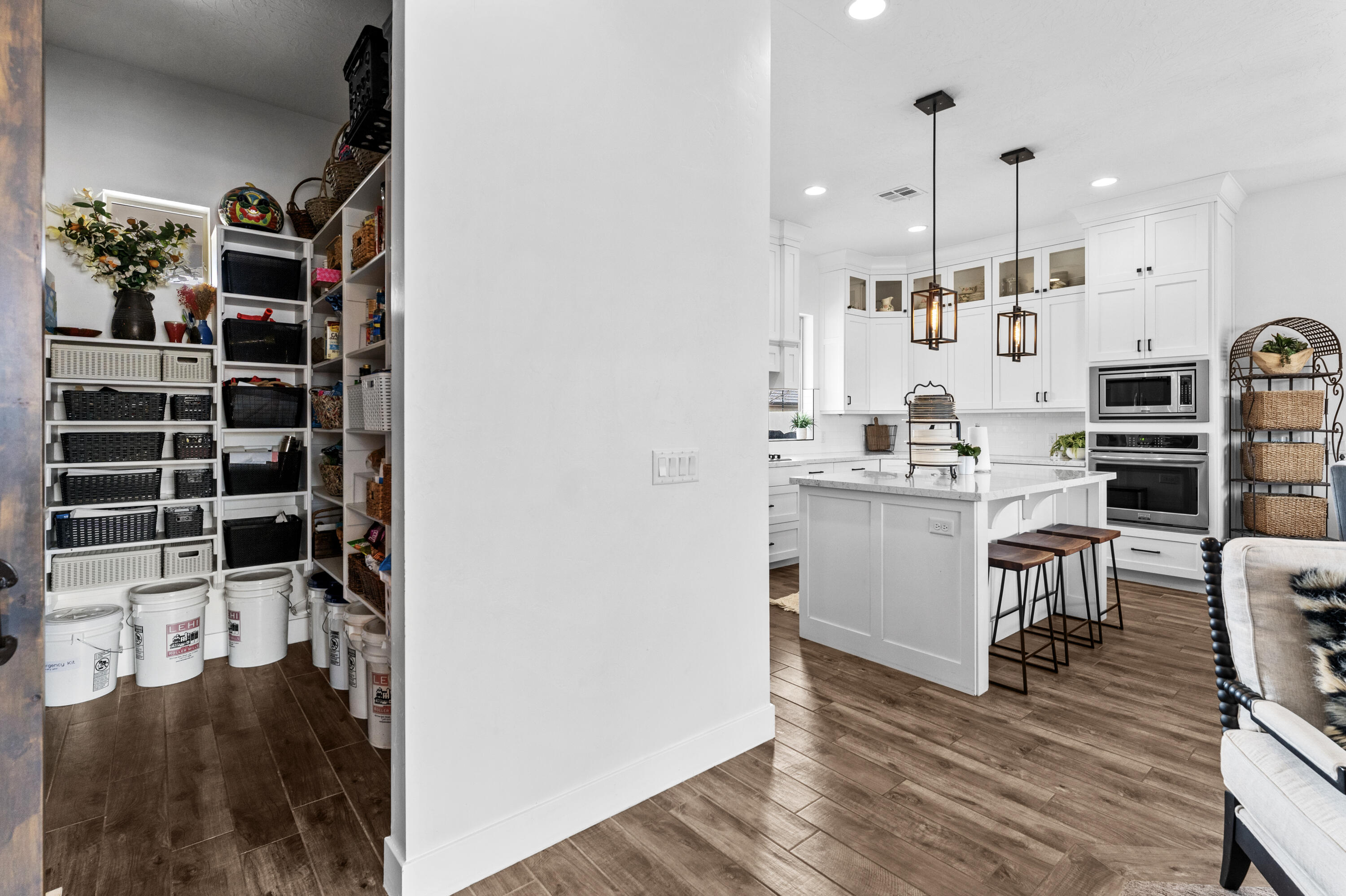 BRIDLE GATE ESTATES - Residential