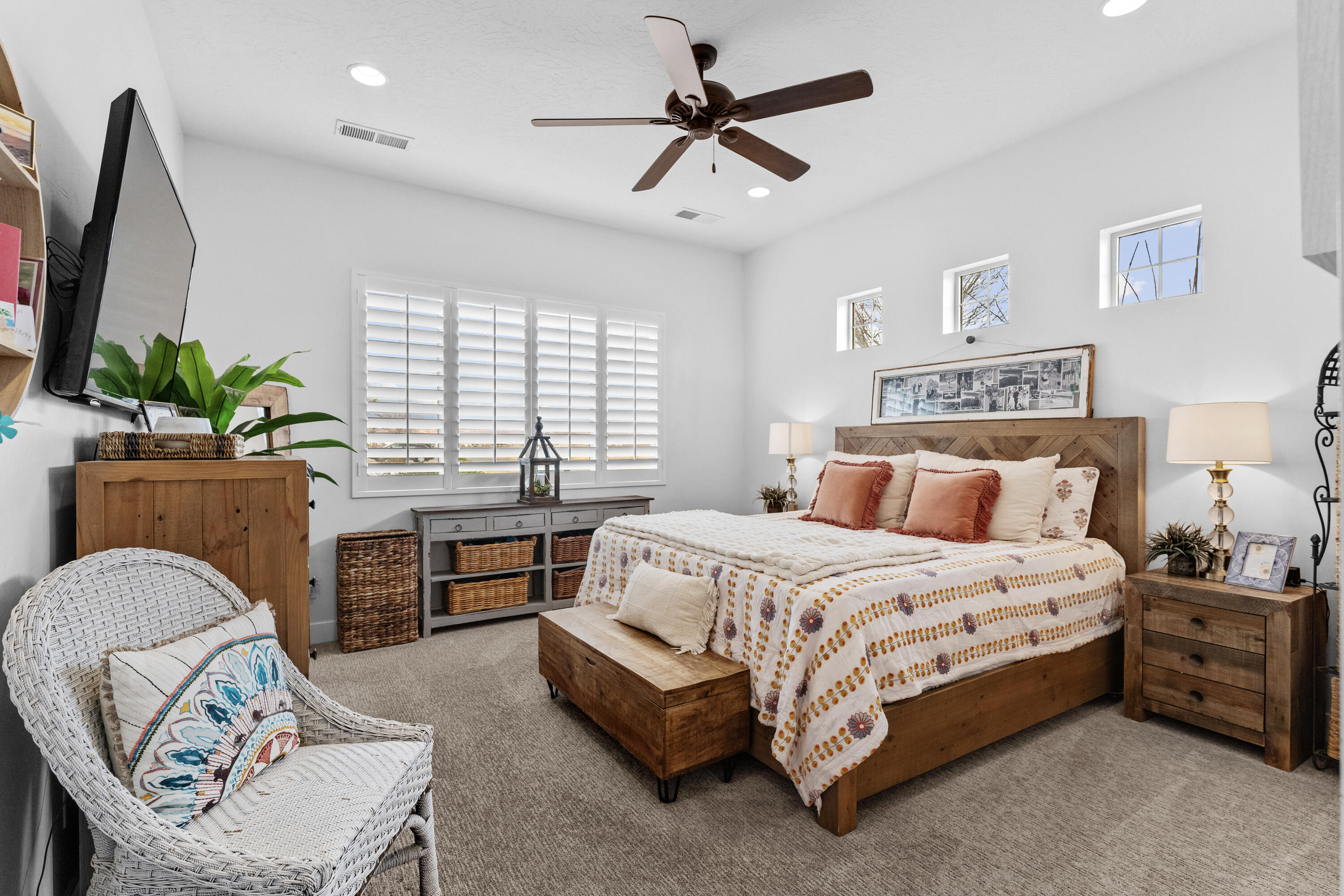 BRIDLE GATE ESTATES - Residential