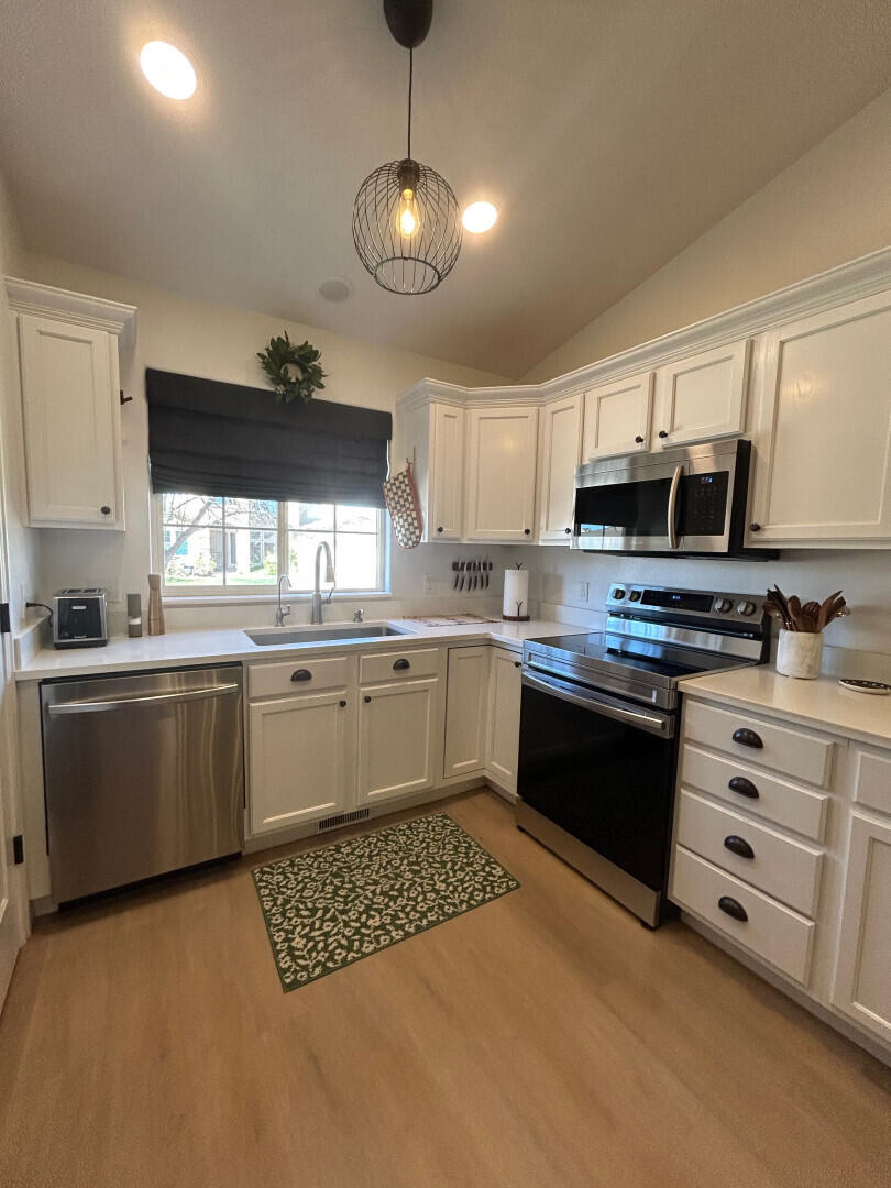 CANTERWOOD ESTATES - Residential