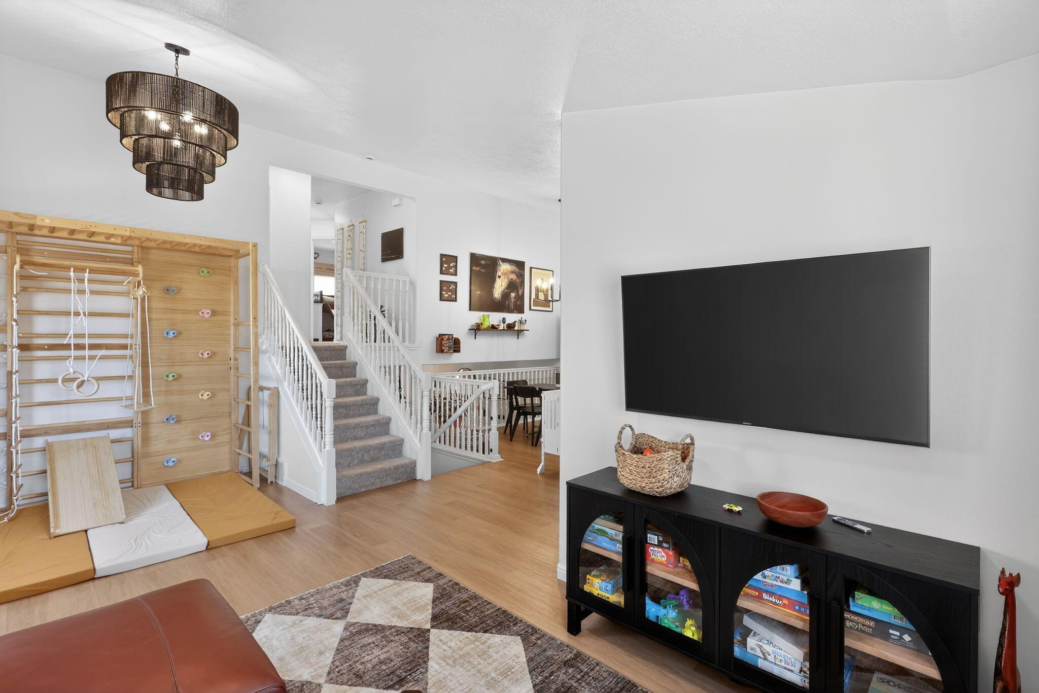 CANTERWOOD ESTATES - Residential