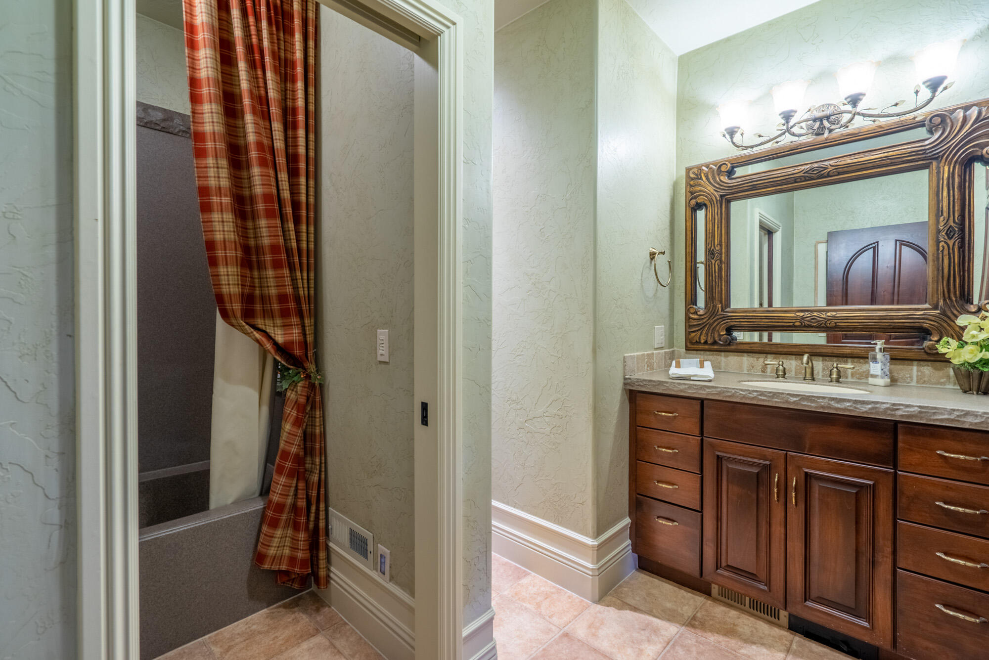 NORTHBRIDGE ESTATES - Residential