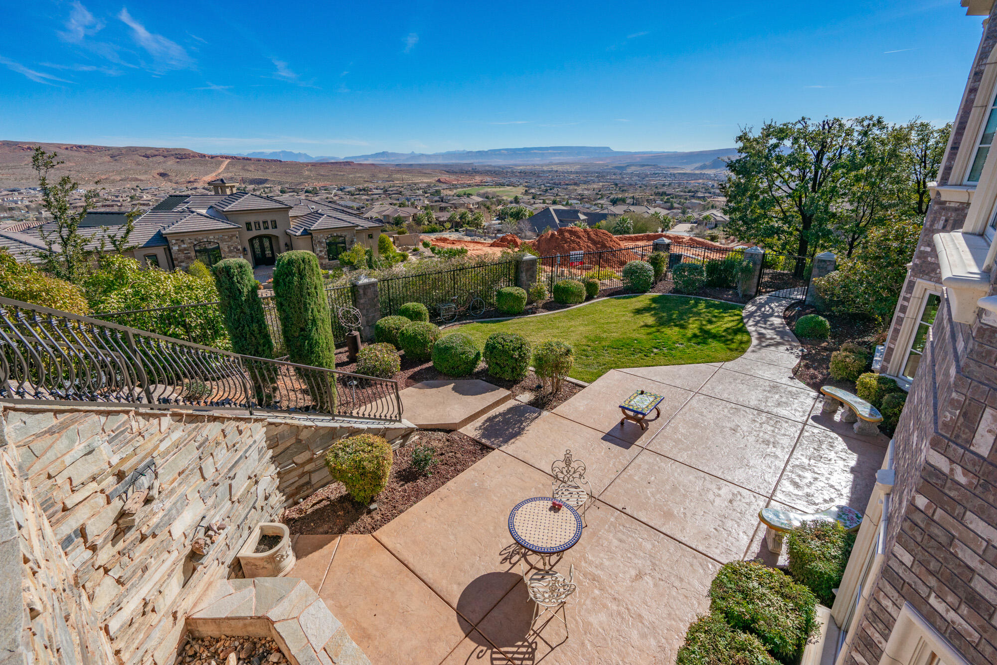 NORTHBRIDGE ESTATES - Residential