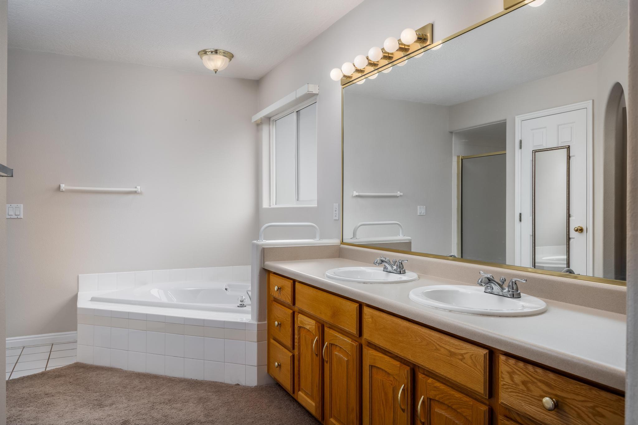 SILVERCREEK TOWNHOMES - Residential