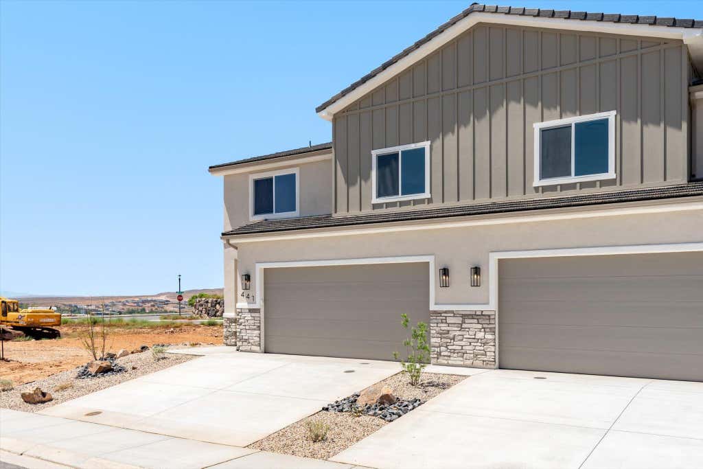Photo of 441 N 530 W, Hurricane, UT 84737 (MLS # 26-275419)