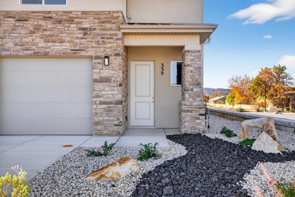 Photo of 316 N 3210 W, Hurricane, UT 84737 (MLS # 26-277244)