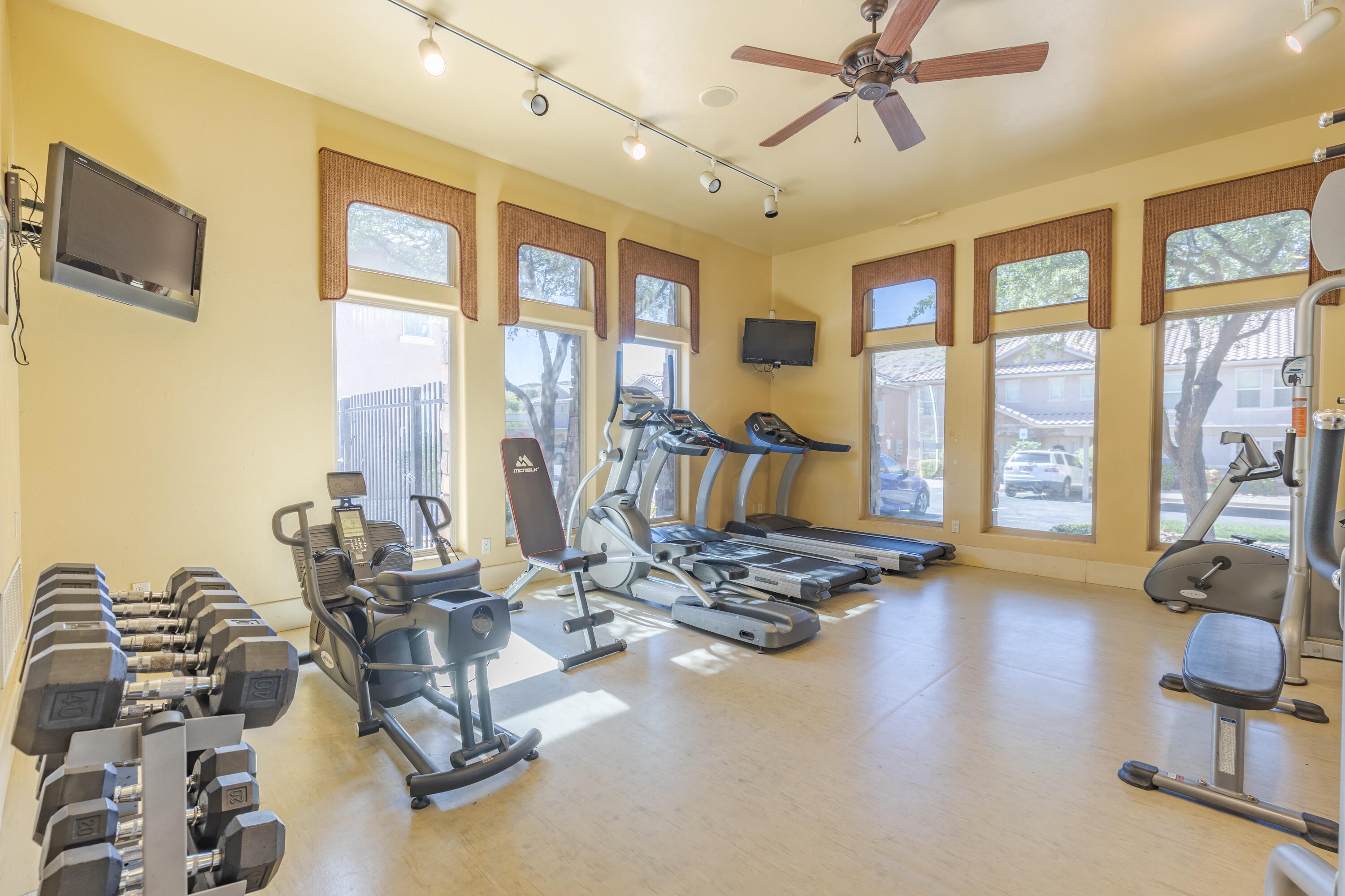 COTTAGES AT FOSSIL HILLS - Residential