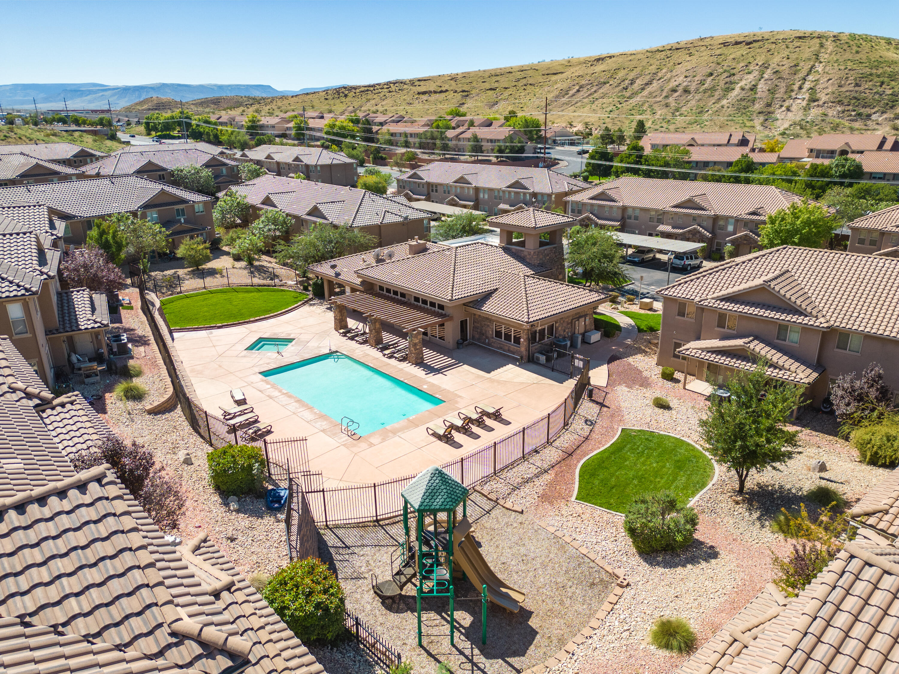 COTTAGES AT FOSSIL HILLS - Residential