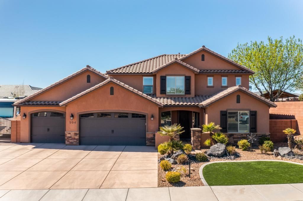 Photo for 994 S 1740 E, Saint George, UT 84790 (MLS # 25-259796)
