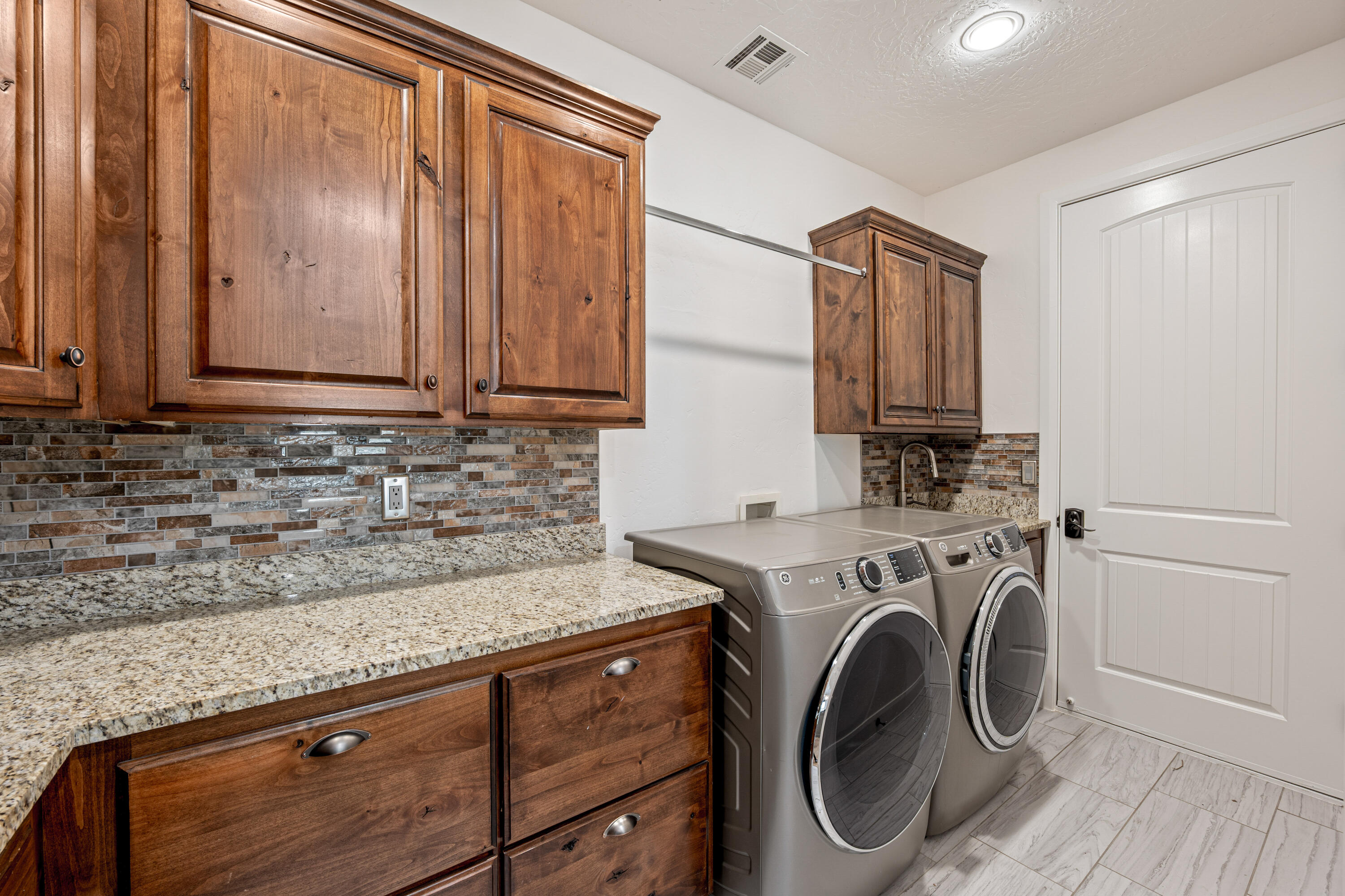 DIAMOND VALLEY ACRES - Residential