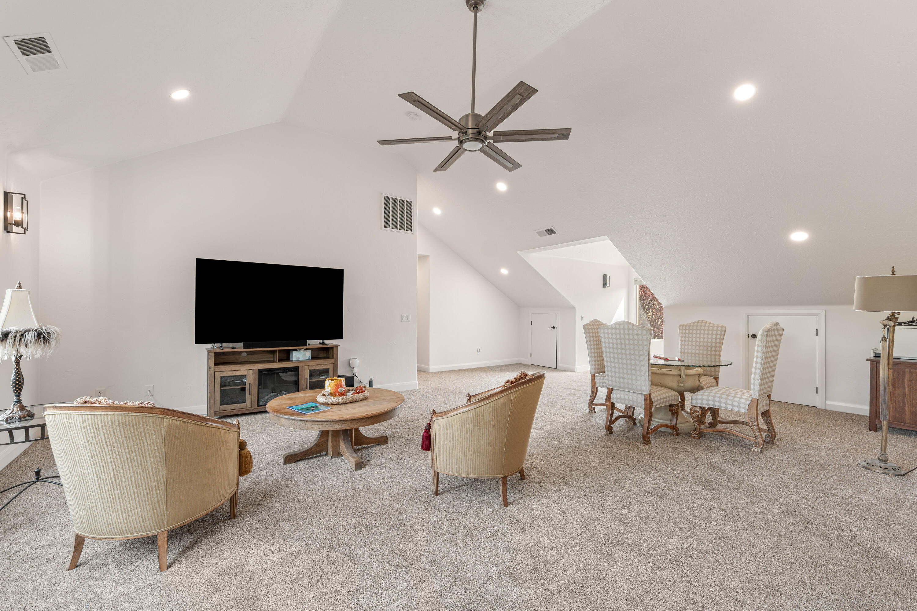 DIAMOND VALLEY ACRES - Residential