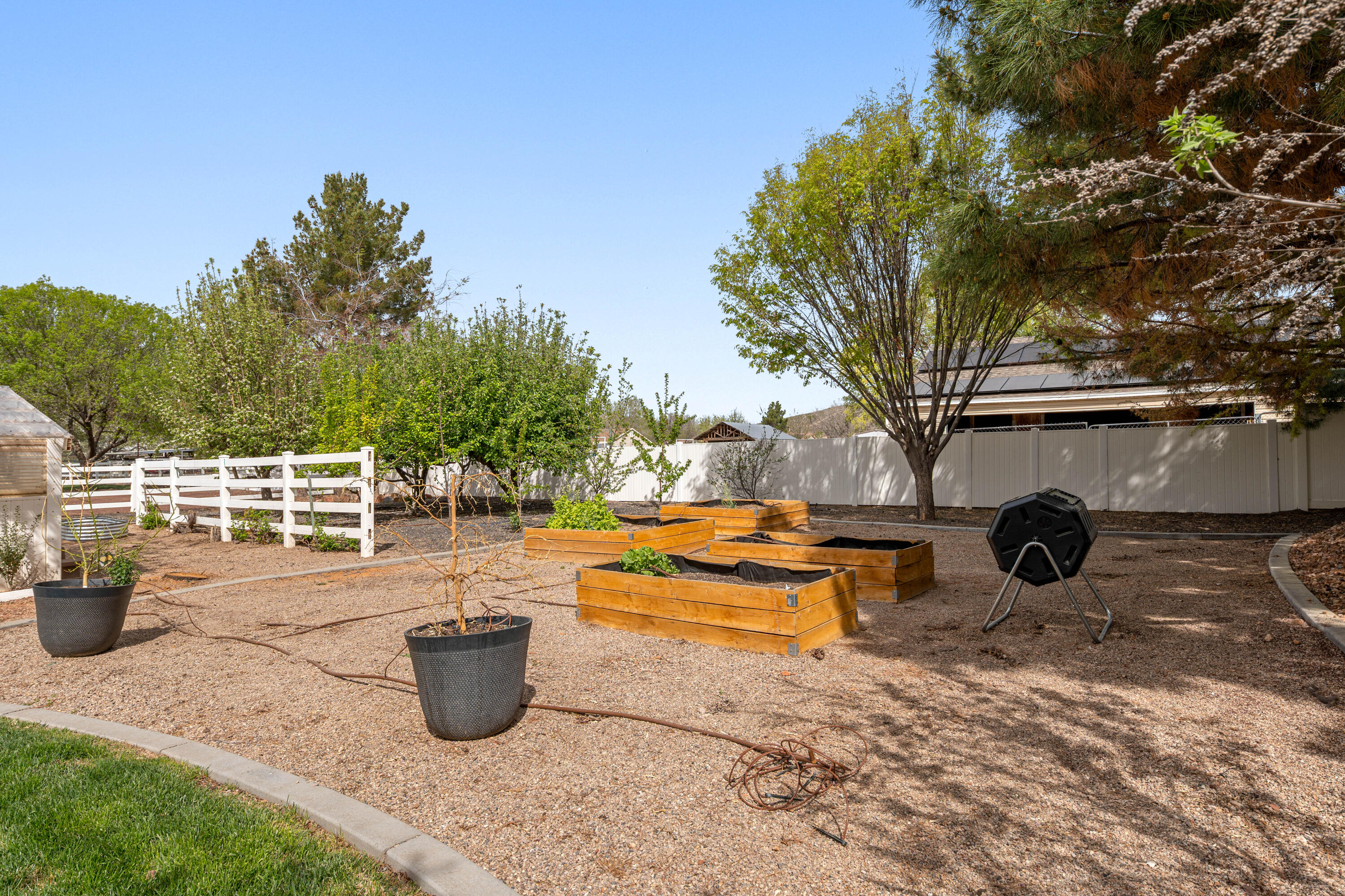 DIAMOND VALLEY ACRES - Residential