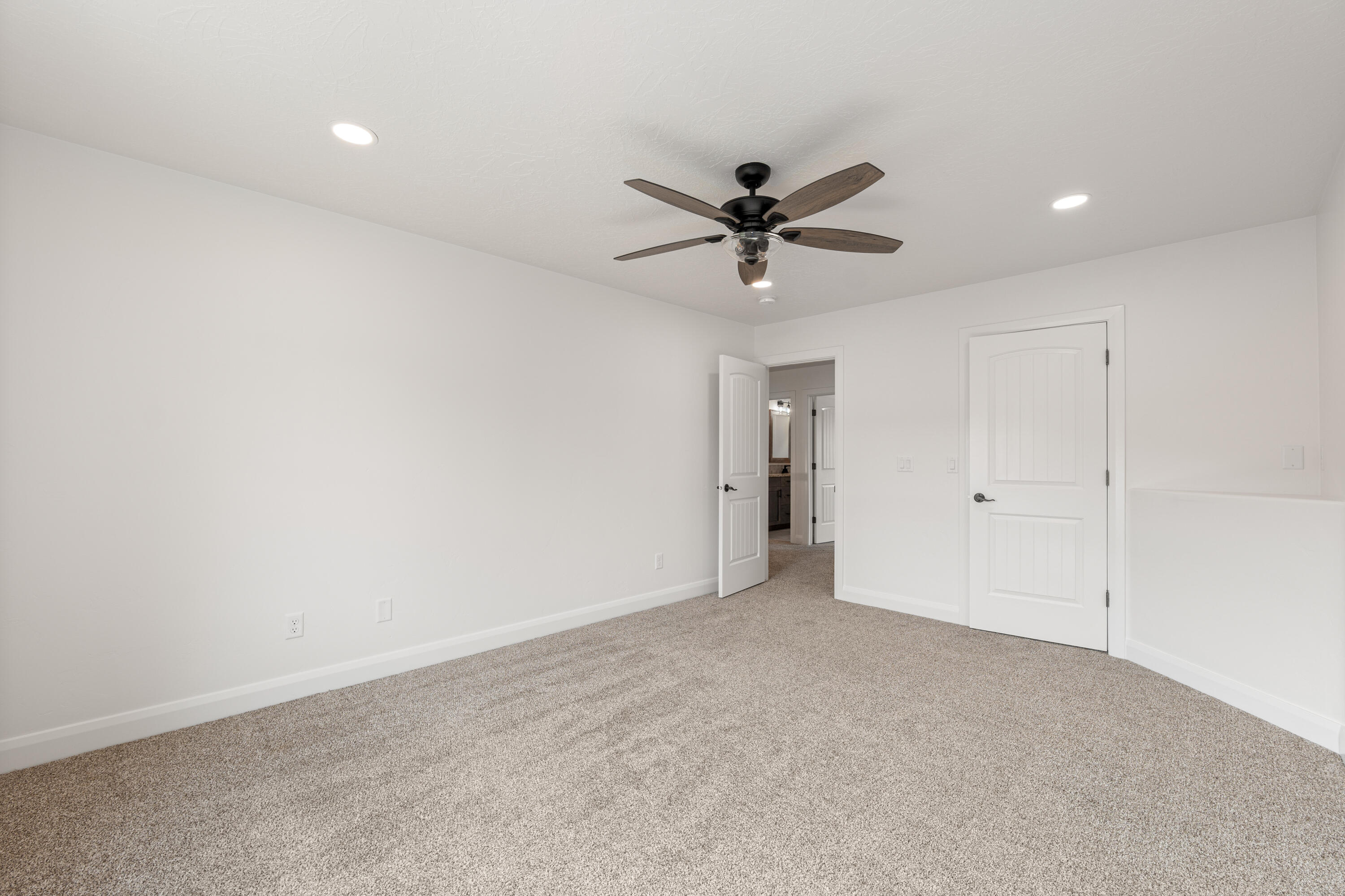 DIAMOND VALLEY ACRES - Residential