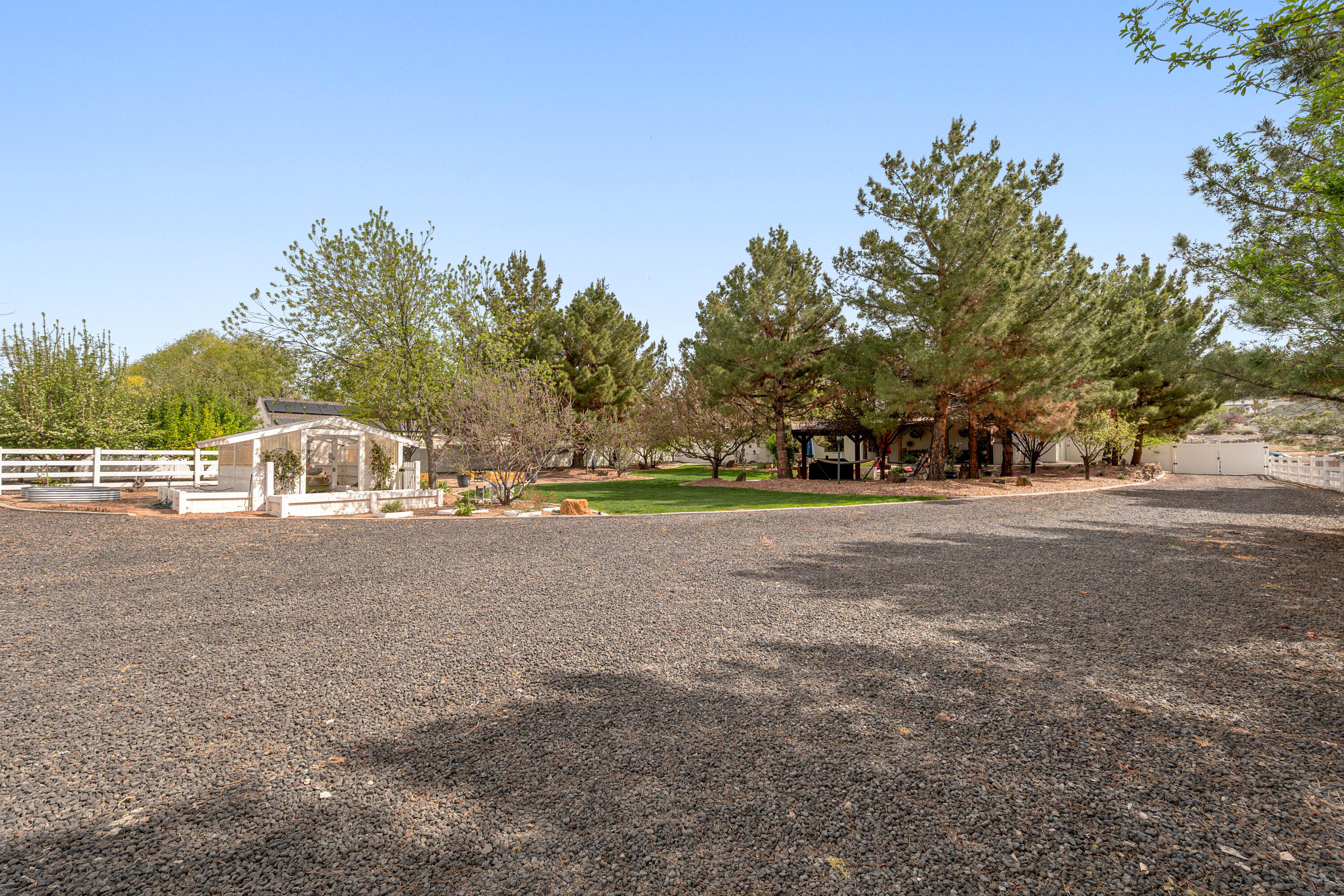 DIAMOND VALLEY ACRES - Residential