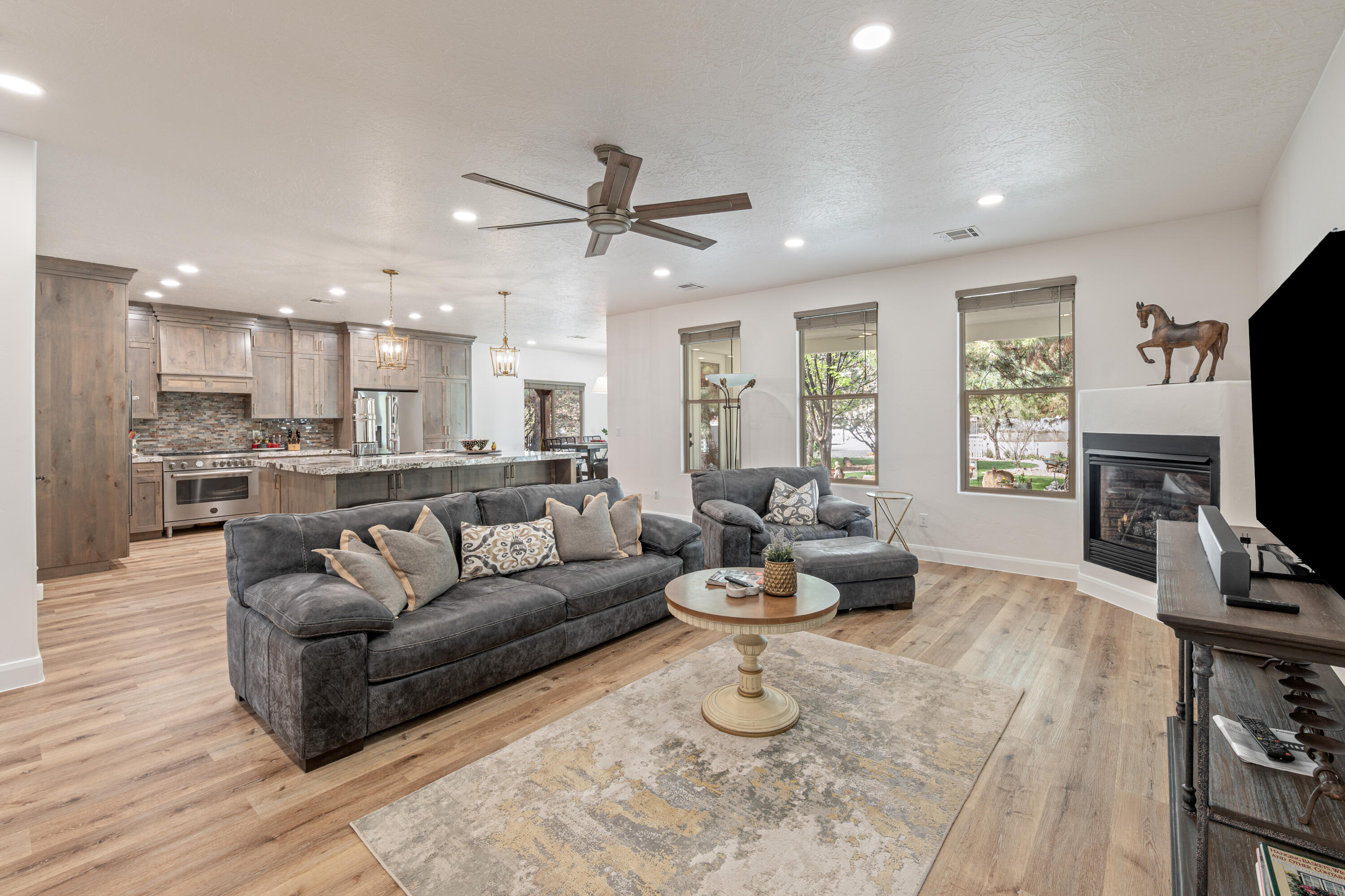 DIAMOND VALLEY ACRES - Residential